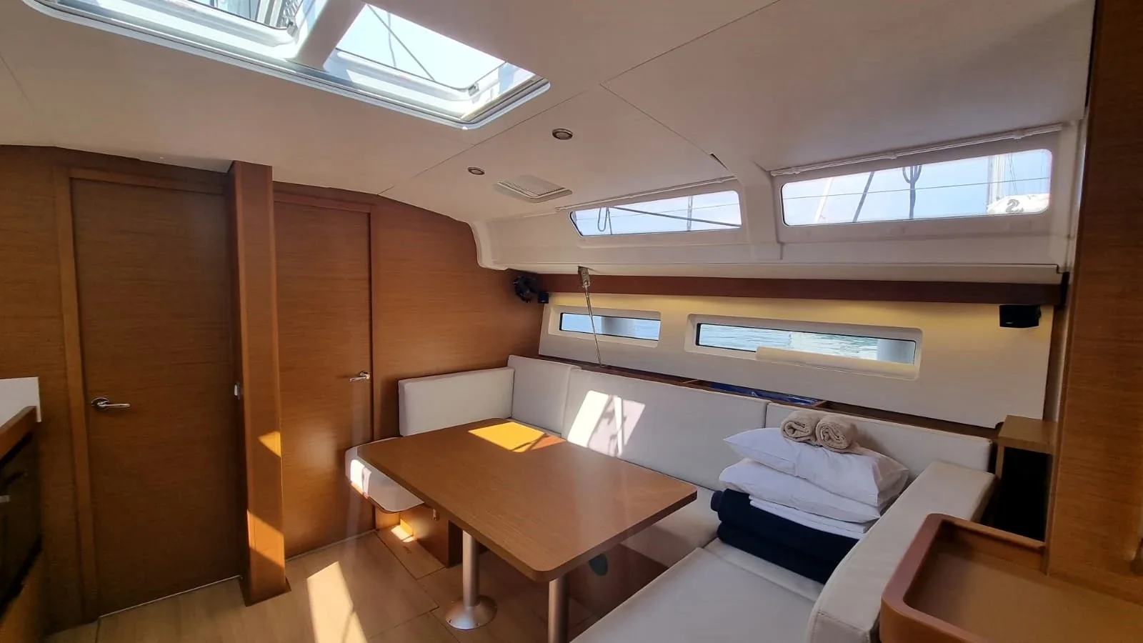 Yacht JEANNEAU Sun Odyssey 490 - Izzy - Foto 1