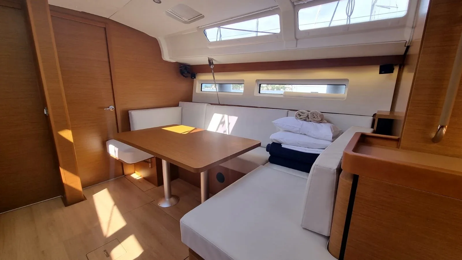 Yacht JEANNEAU Sun Odyssey 490 - Izzy - Foto 1
