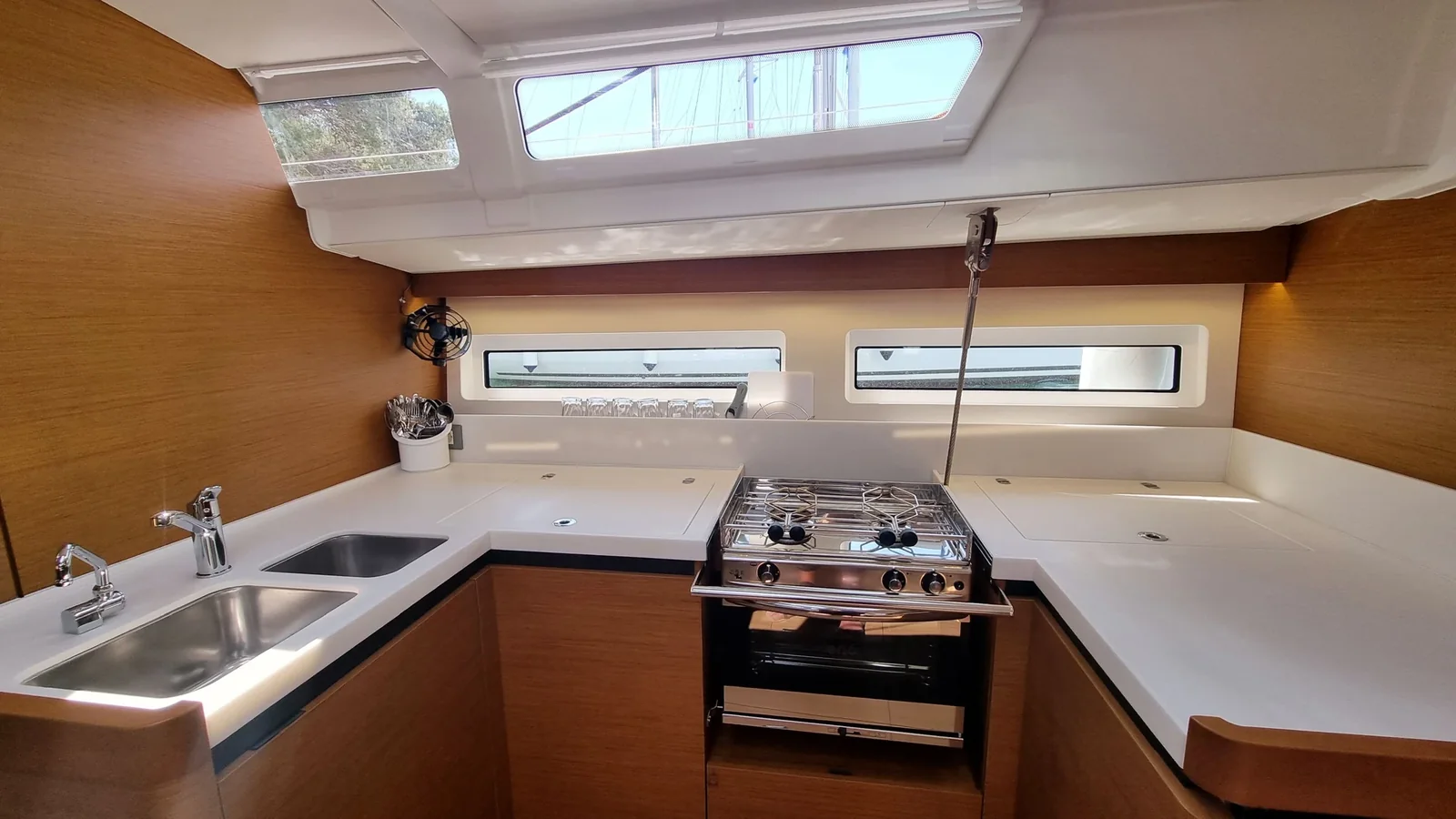Yacht JEANNEAU Sun Odyssey 490 - Izzy - Foto 1