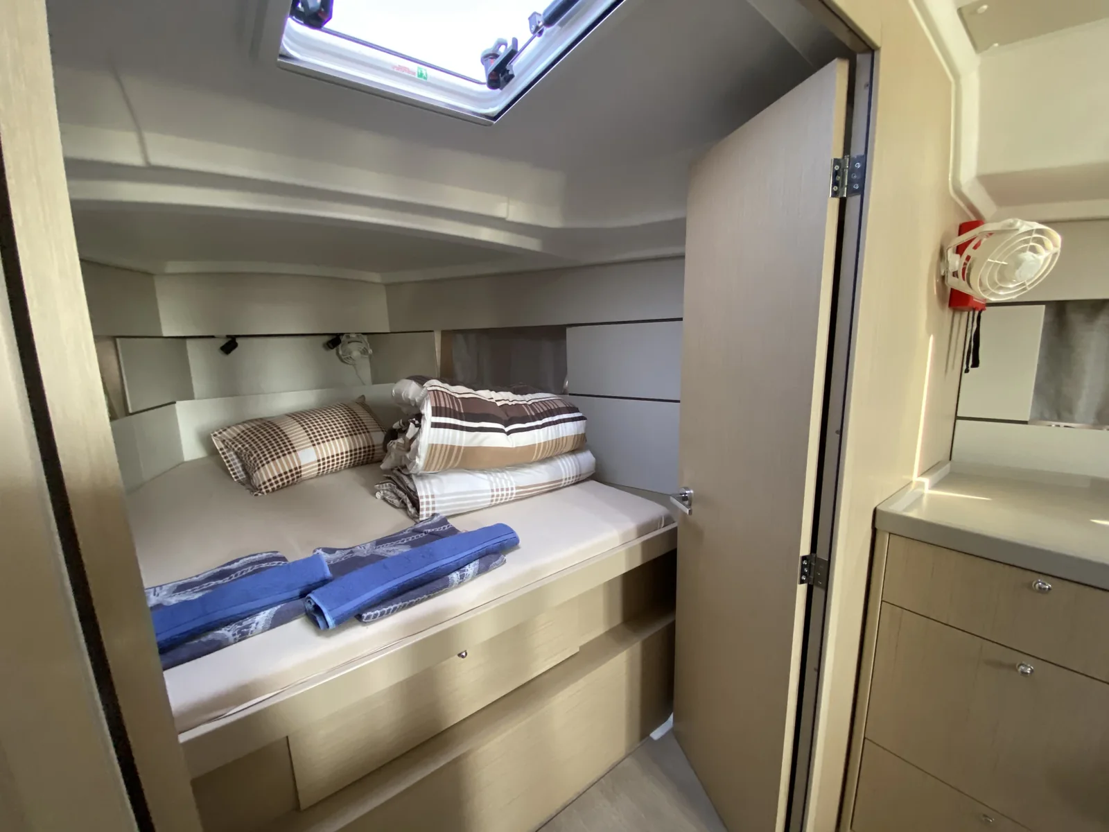 Yacht BENETEAU Oceanis 38.1 - Helena - Foto 1