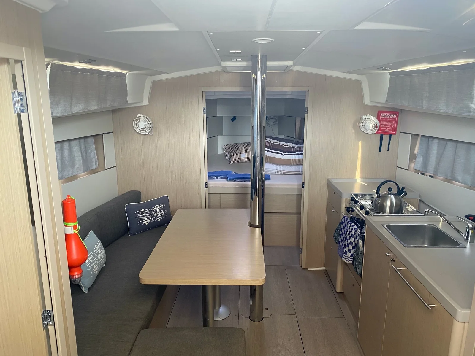 Yacht BENETEAU Oceanis 38.1 - Helena - Foto 1