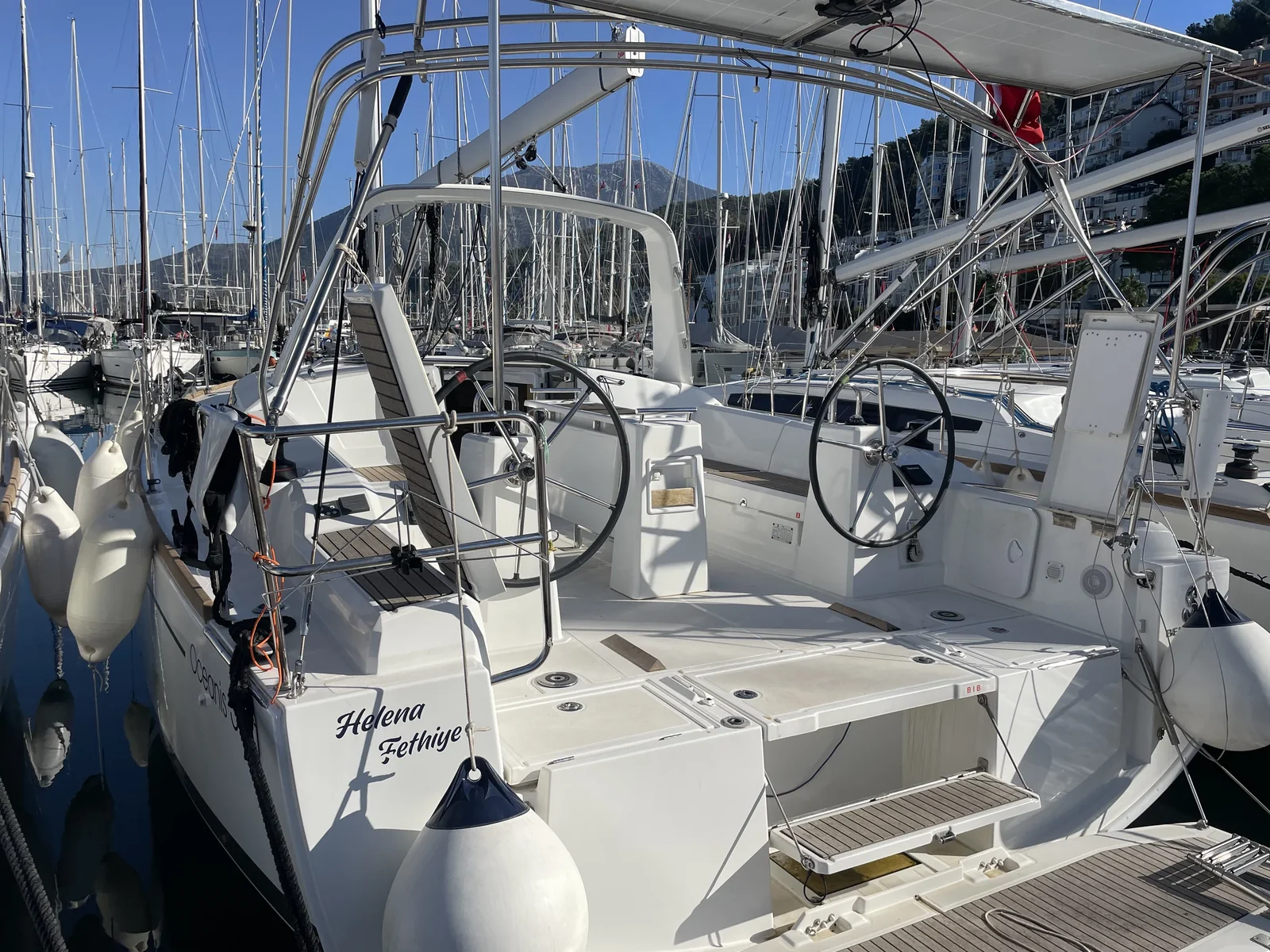 Yacht BENETEAU Oceanis 38.1 - Helena - Foto 1