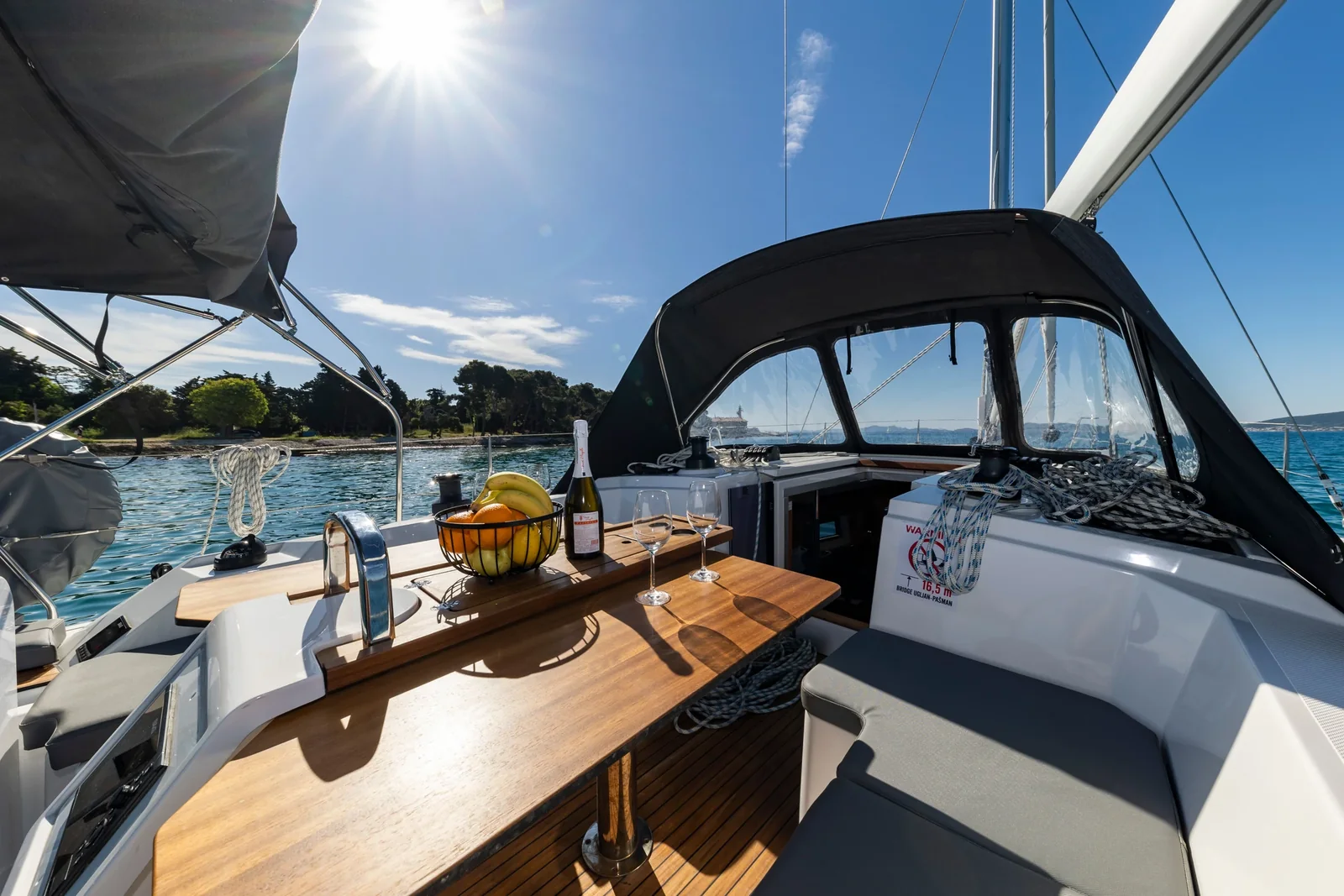 Yacht BAVARIA C38 - Martini - Foto 1