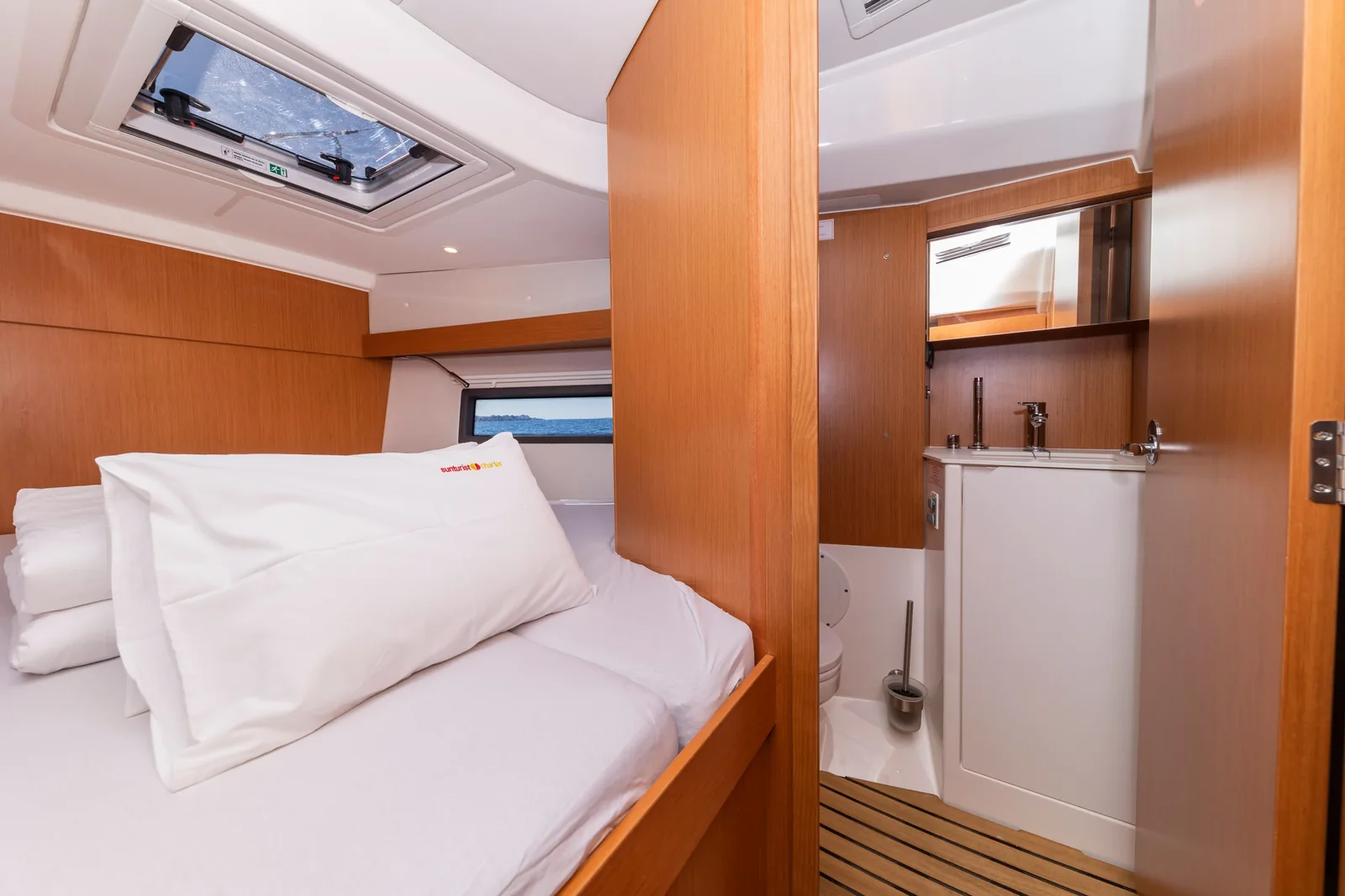 Yacht BAVARIA C38 - Martini - Foto 1