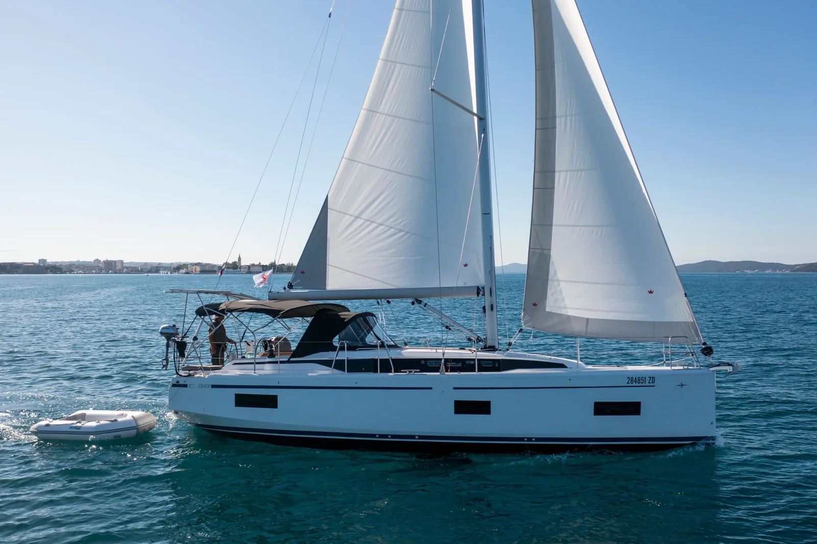Yacht BAVARIA C38 - Martini - Foto 1