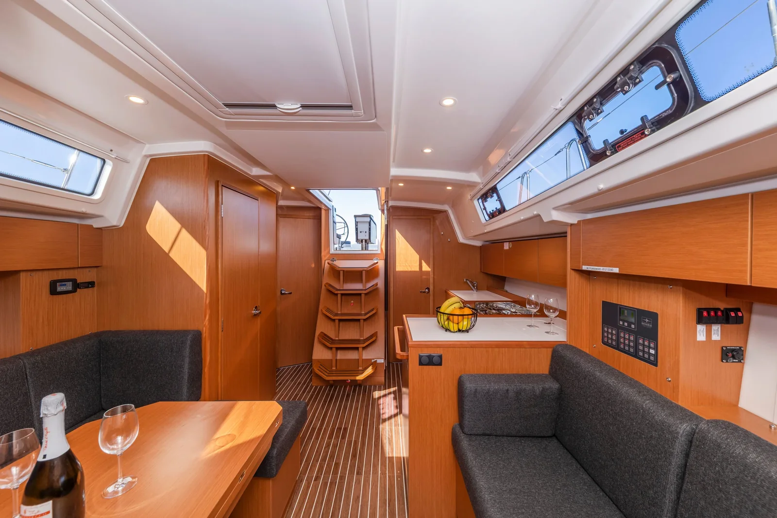 Yacht BAVARIA C38 - Martini - Foto 1