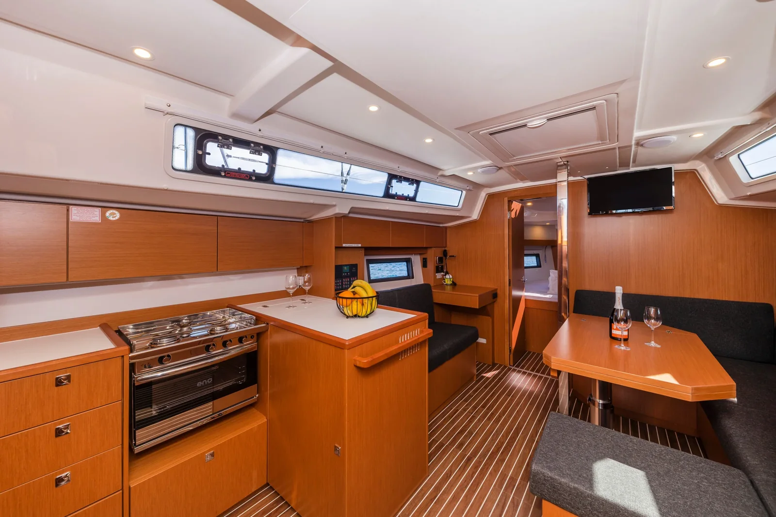 Yacht BAVARIA C38 - Martini - Foto 1