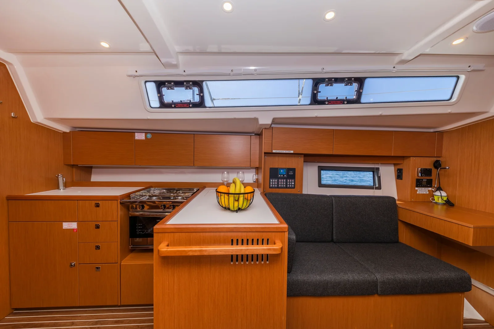 Yacht BAVARIA C38 - Martini - Foto 1