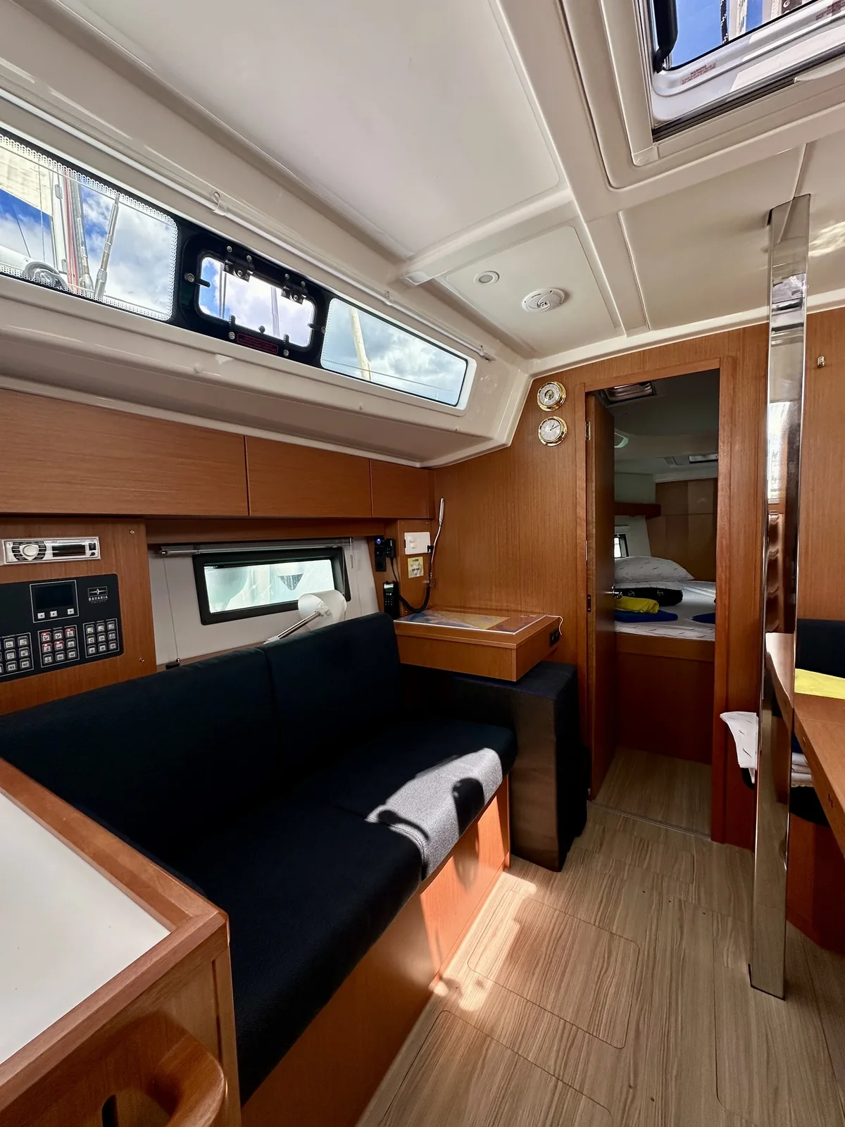 Yacht BAVARIA C38 - Surf Point