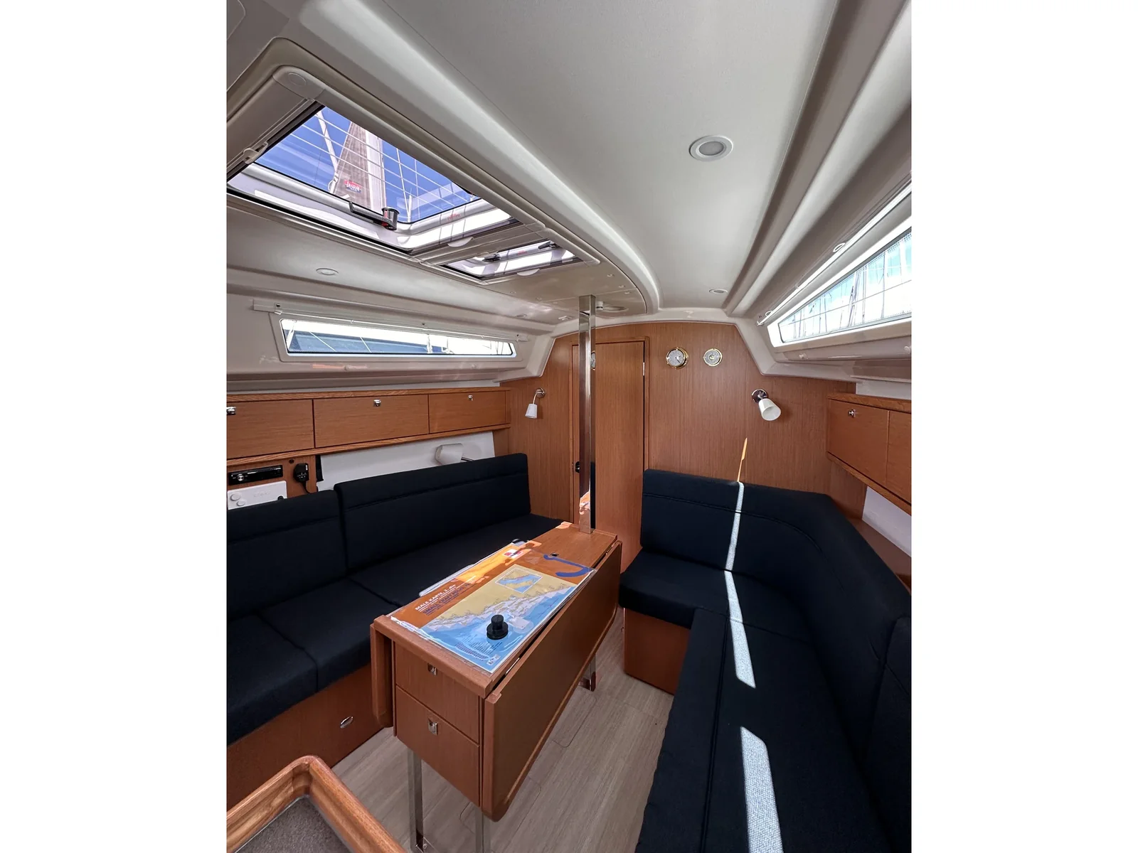 Yacht BAVARIA Cruiser 34 - Ziggy