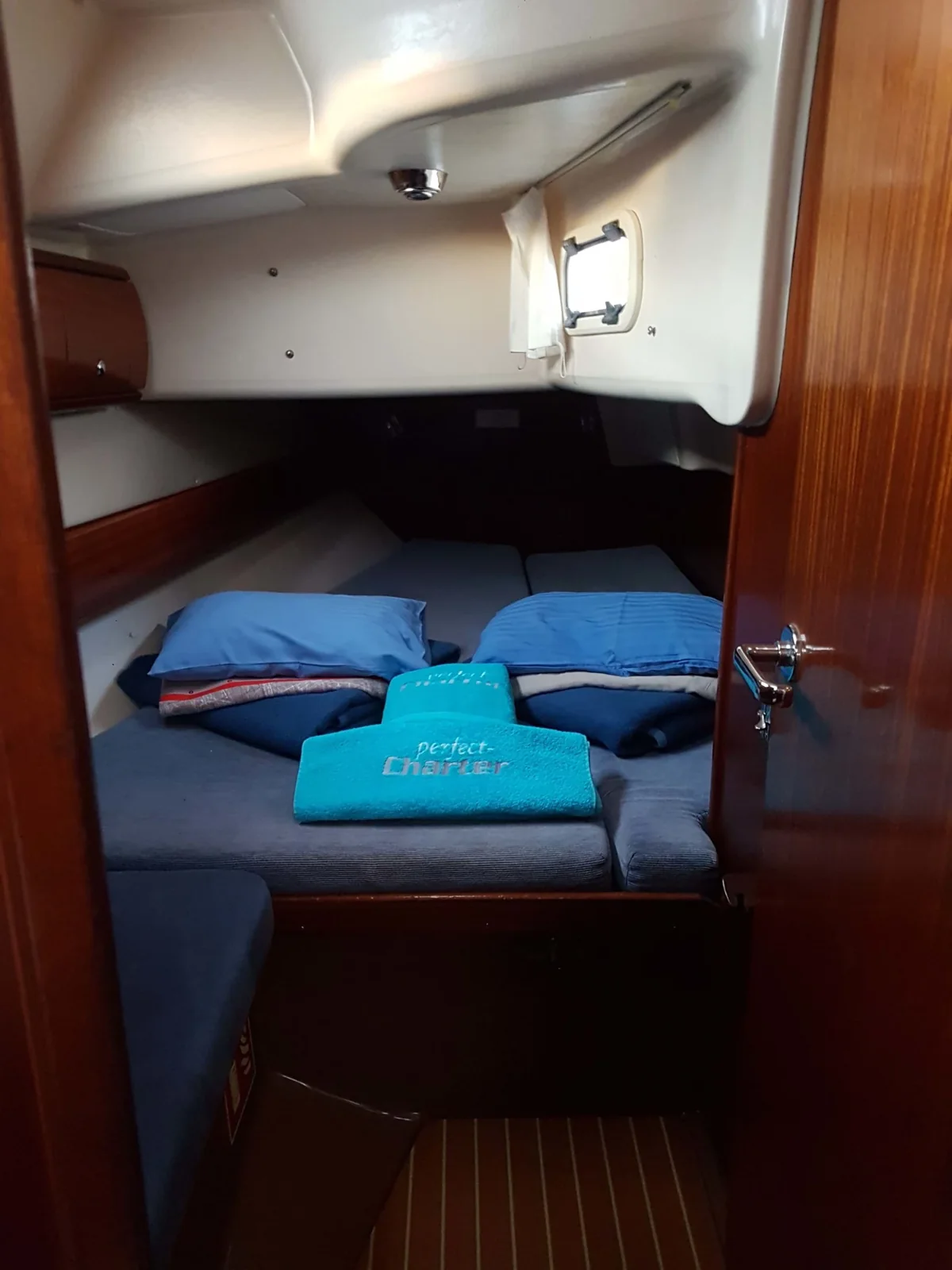 Yacht BAVARIA 41 - Azzurro - Foto 1