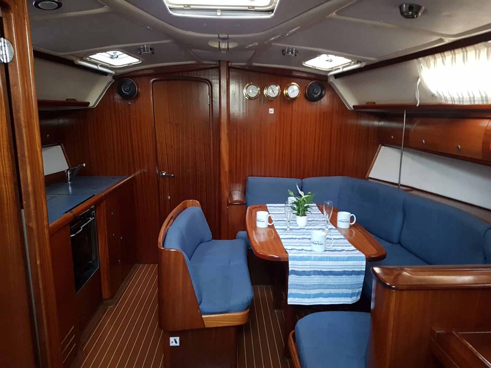 Yacht BAVARIA 41 - Azzurro - Foto 1