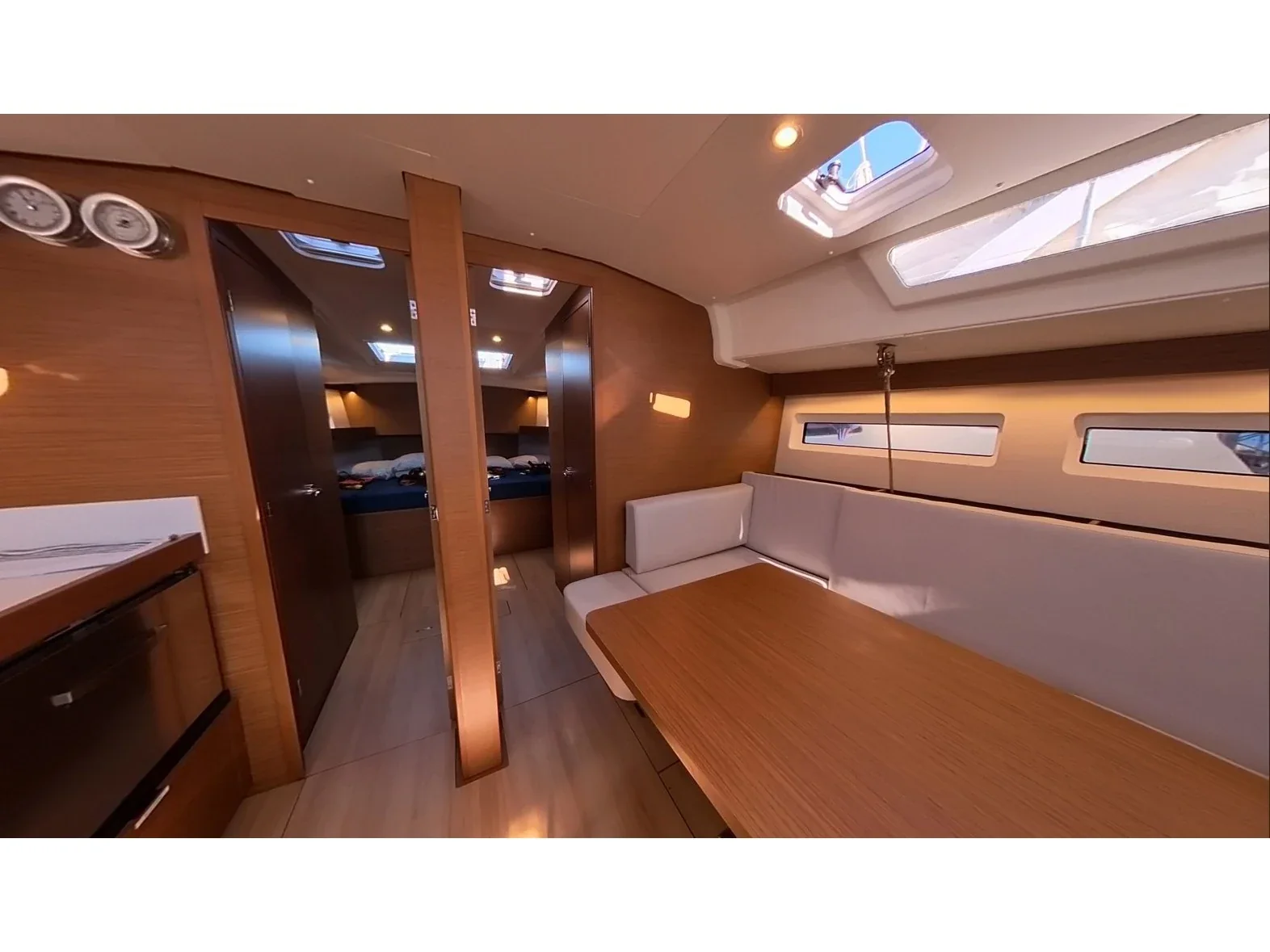 Yacht JEANNEAU Sun Odyssey 490 - Alboran Vino Blanco