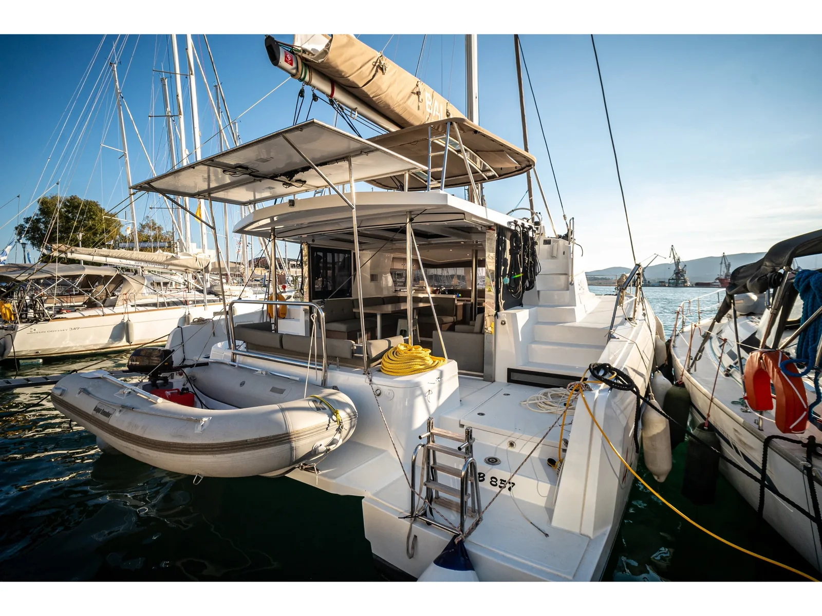 Yacht CATANA Bali 4.2 - Silver IX