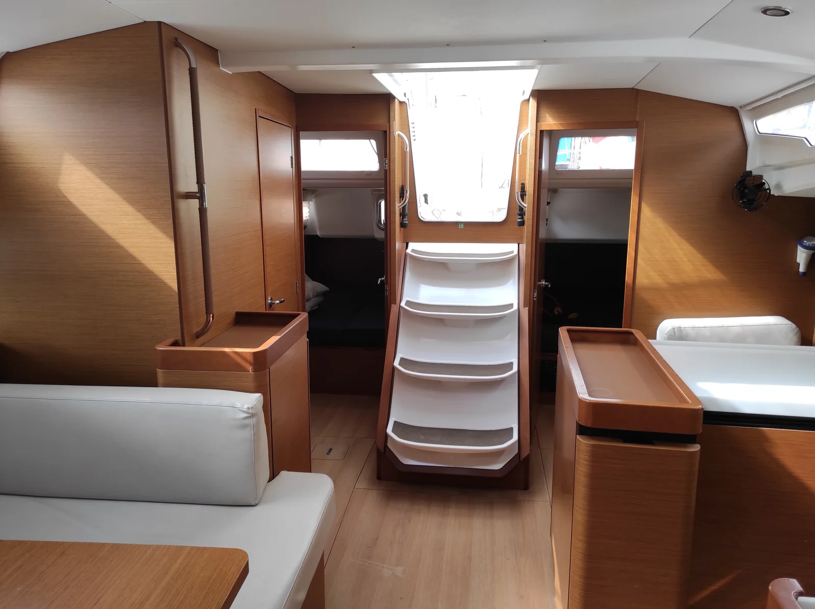 Yacht JEANNEAU Sun Odyssey 440 - Alboran Caipiroska - Foto 1