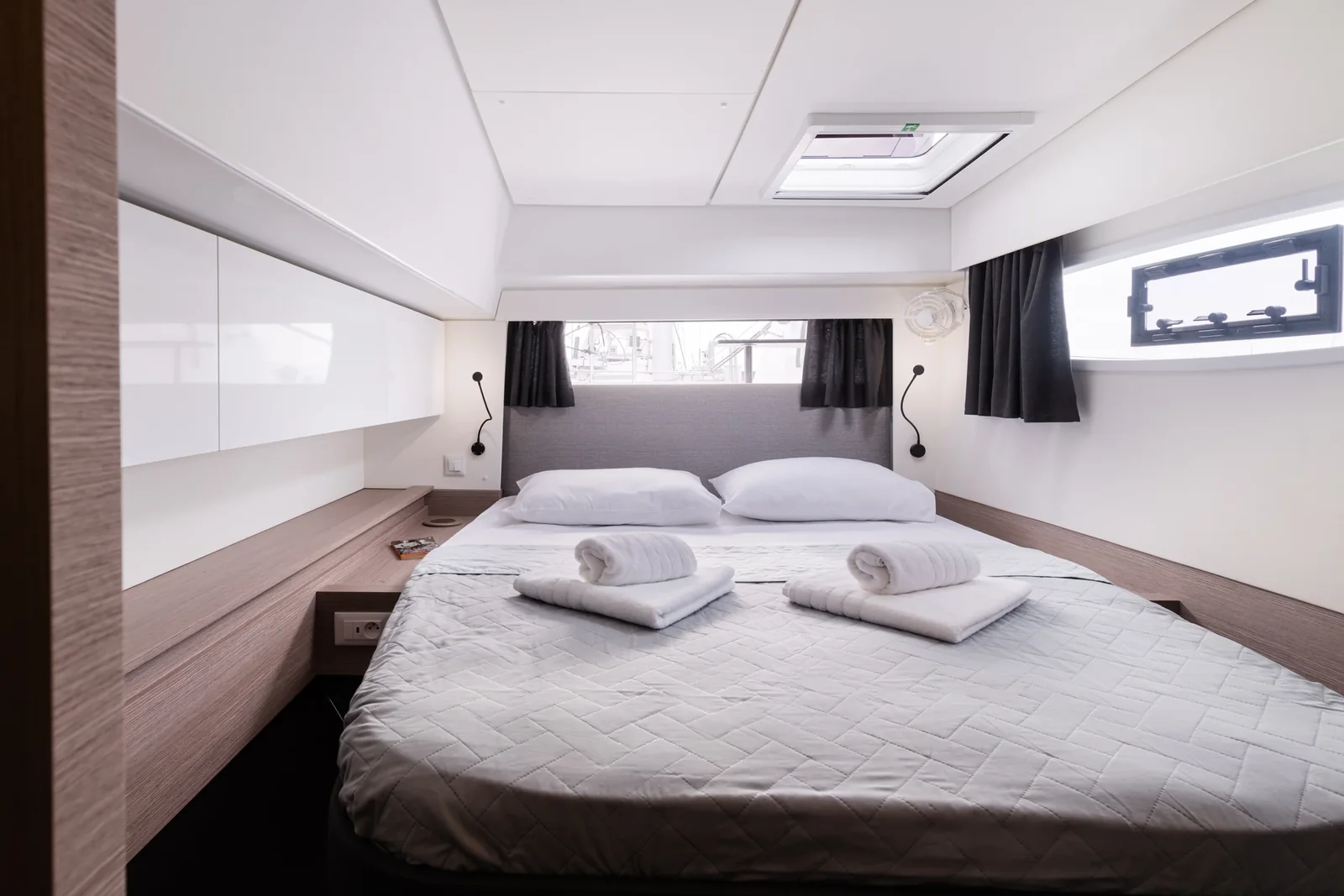 Yacht FOUNTAINE PAJOT Elba 45 - Vienna Pearl - Foto 1