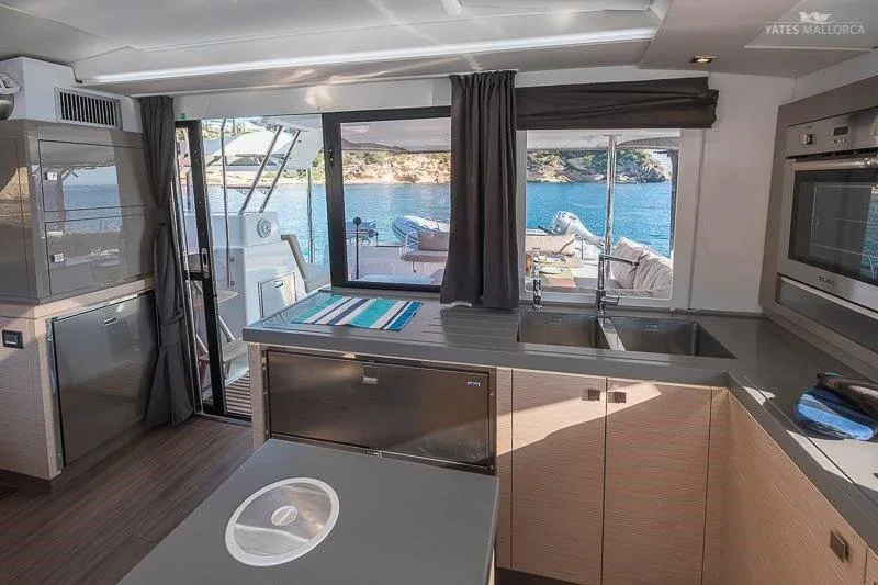 Yacht FOUNTAINE PAJOT Saona 47 - Aurora 381 - Foto 1