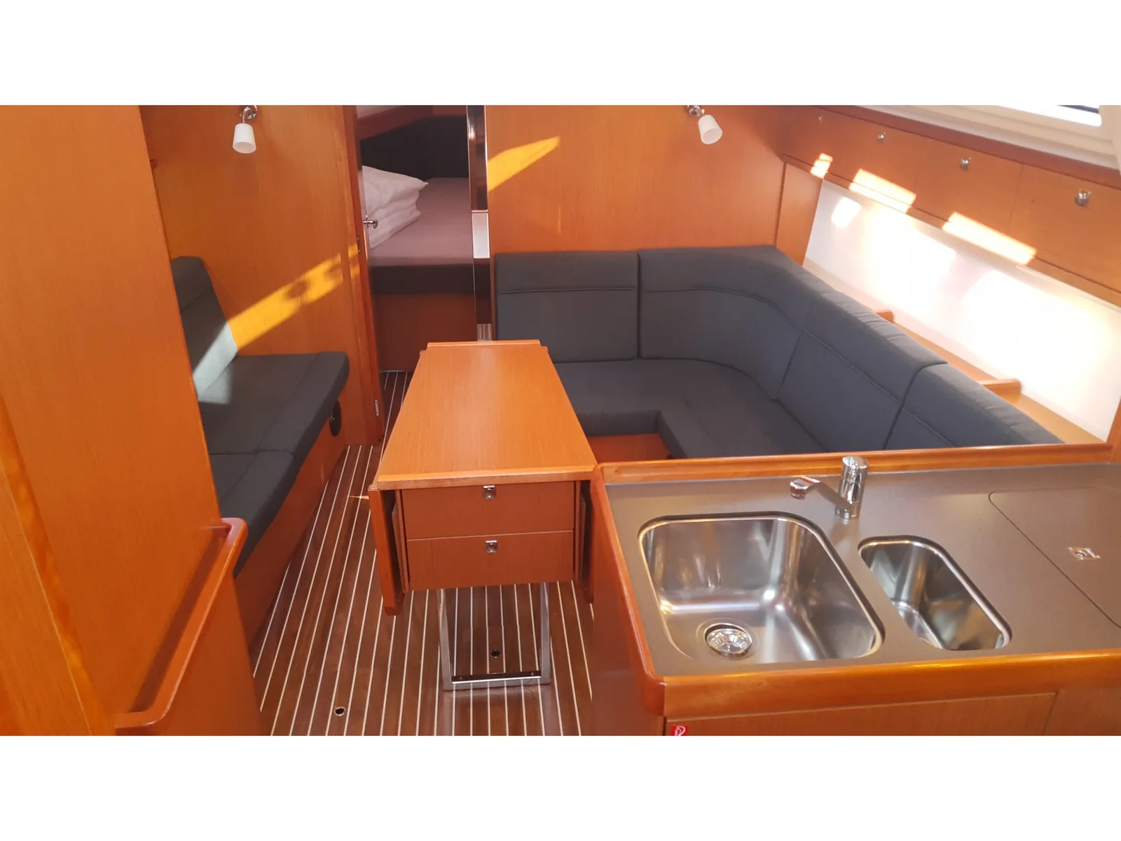 Yacht BAVARIA Cruiser 37 - Sixteen - Foto 1