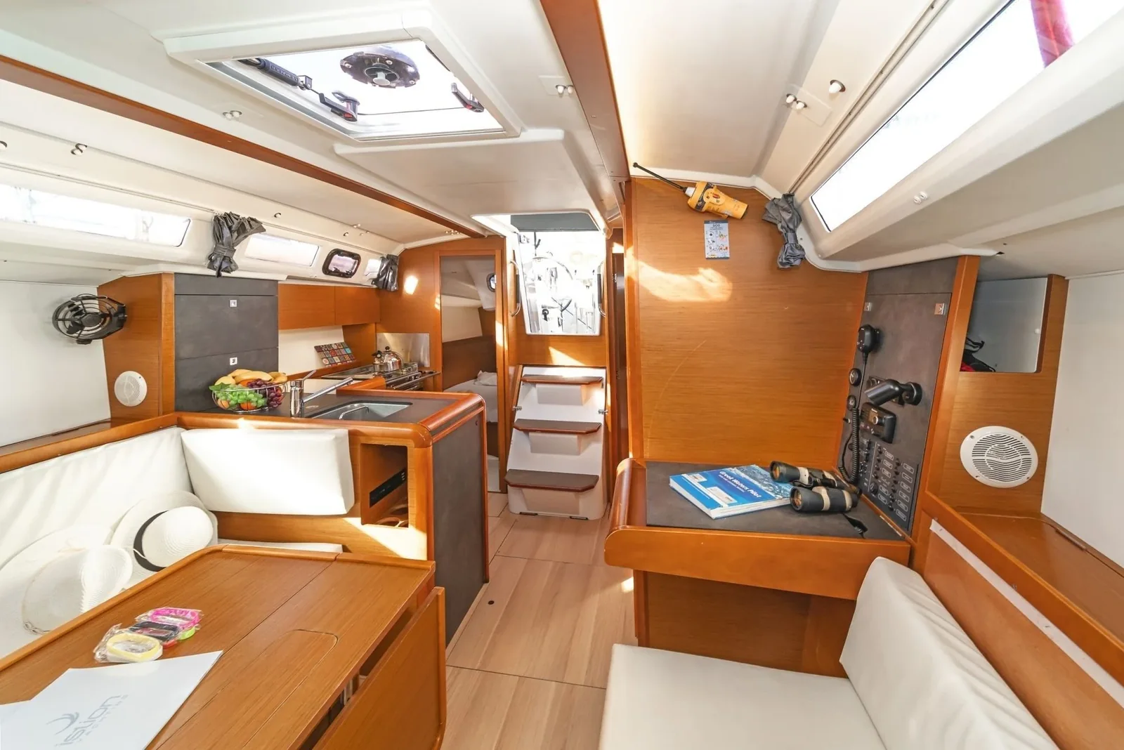 Yacht JEANNEAU Sun Odyssey 389 - Agios Georgios - Foto 1