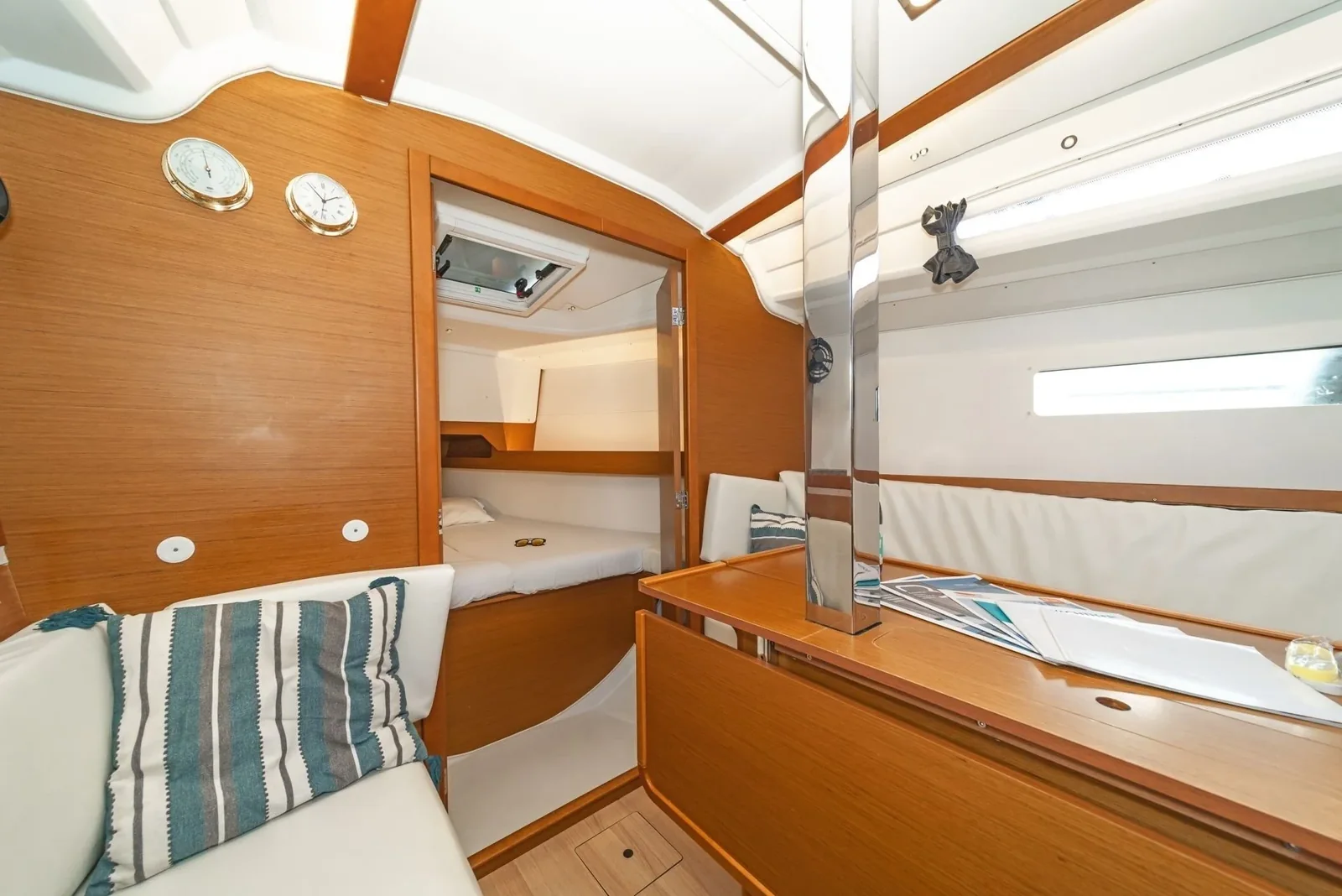 Yacht JEANNEAU Sun Odyssey 389 - Agios Georgios - Foto 1