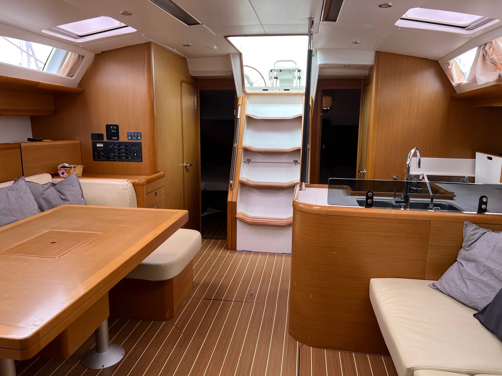 Yacht JEANNEAU 53 - Anita