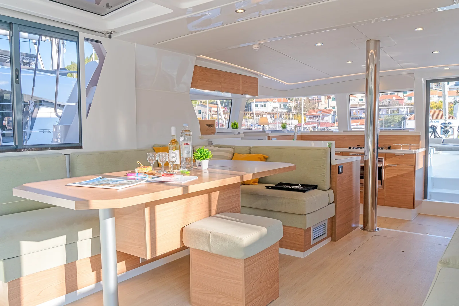 Yacht CATANA Bali 4.2 - First Spark