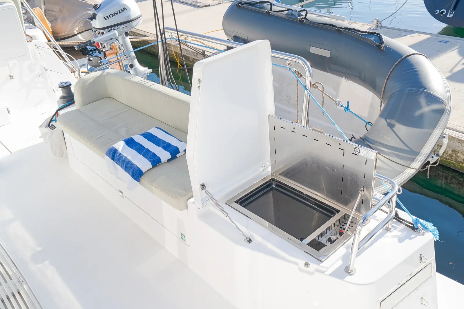 Yacht CATANA Bali Catsmart - First Toy