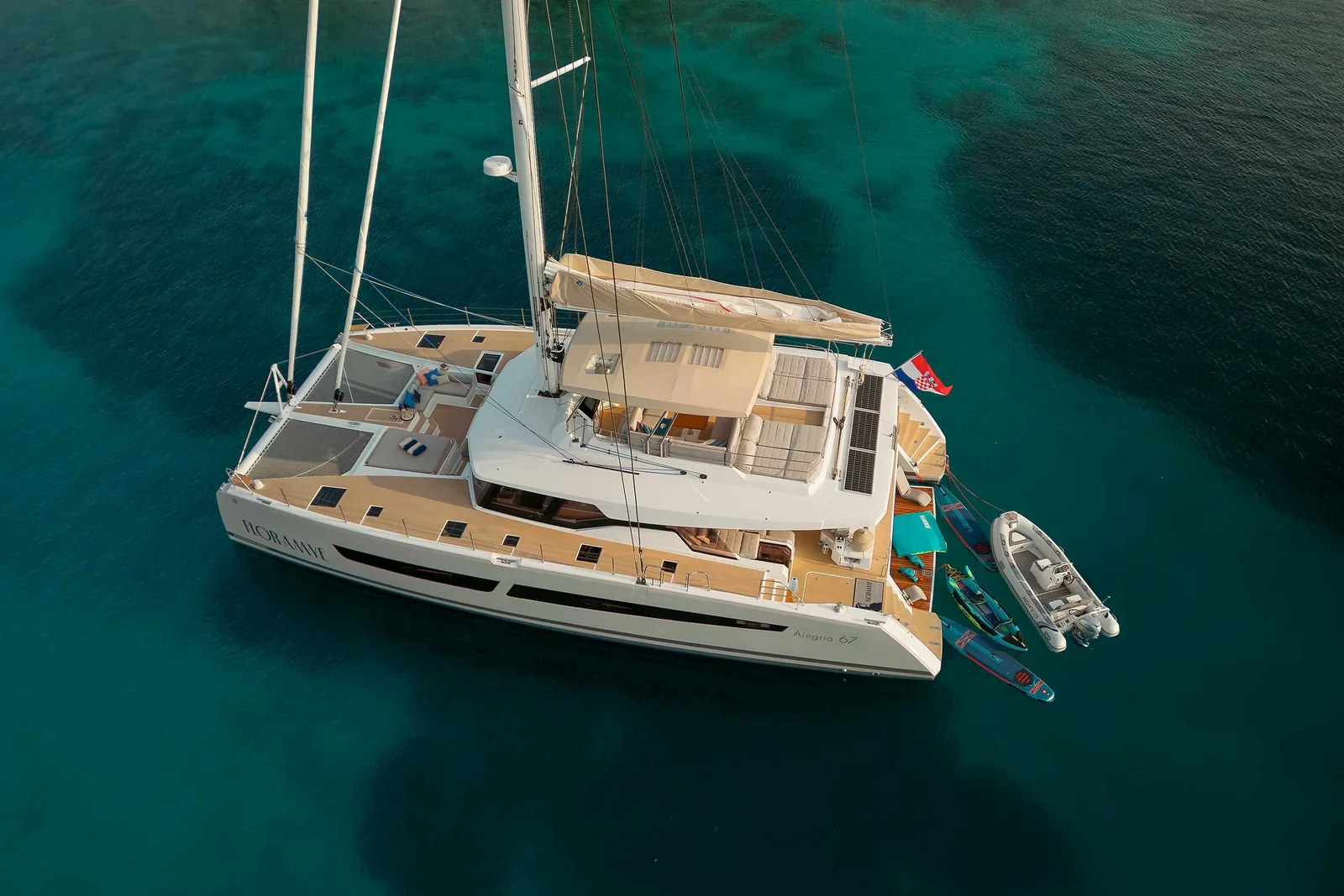Yacht FOUNTAINE PAJOT Alegria 67 - Premium + - Foto 1