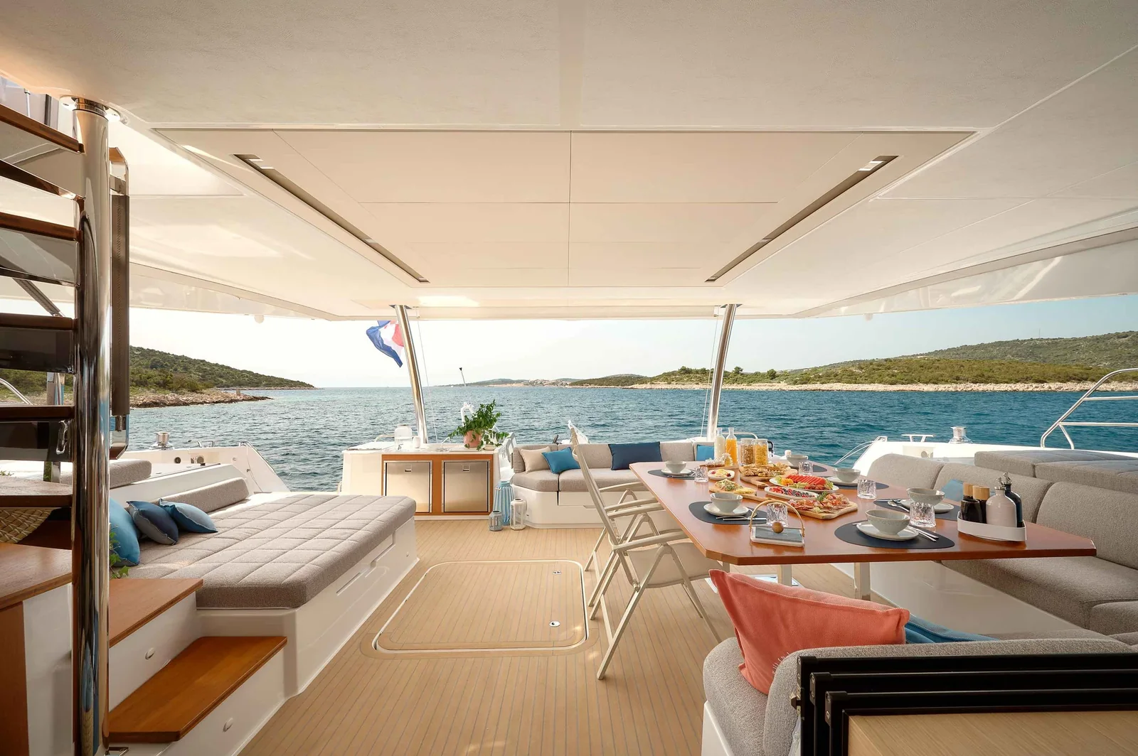 Yacht FOUNTAINE PAJOT Alegria 67 - Premium + - Foto 1