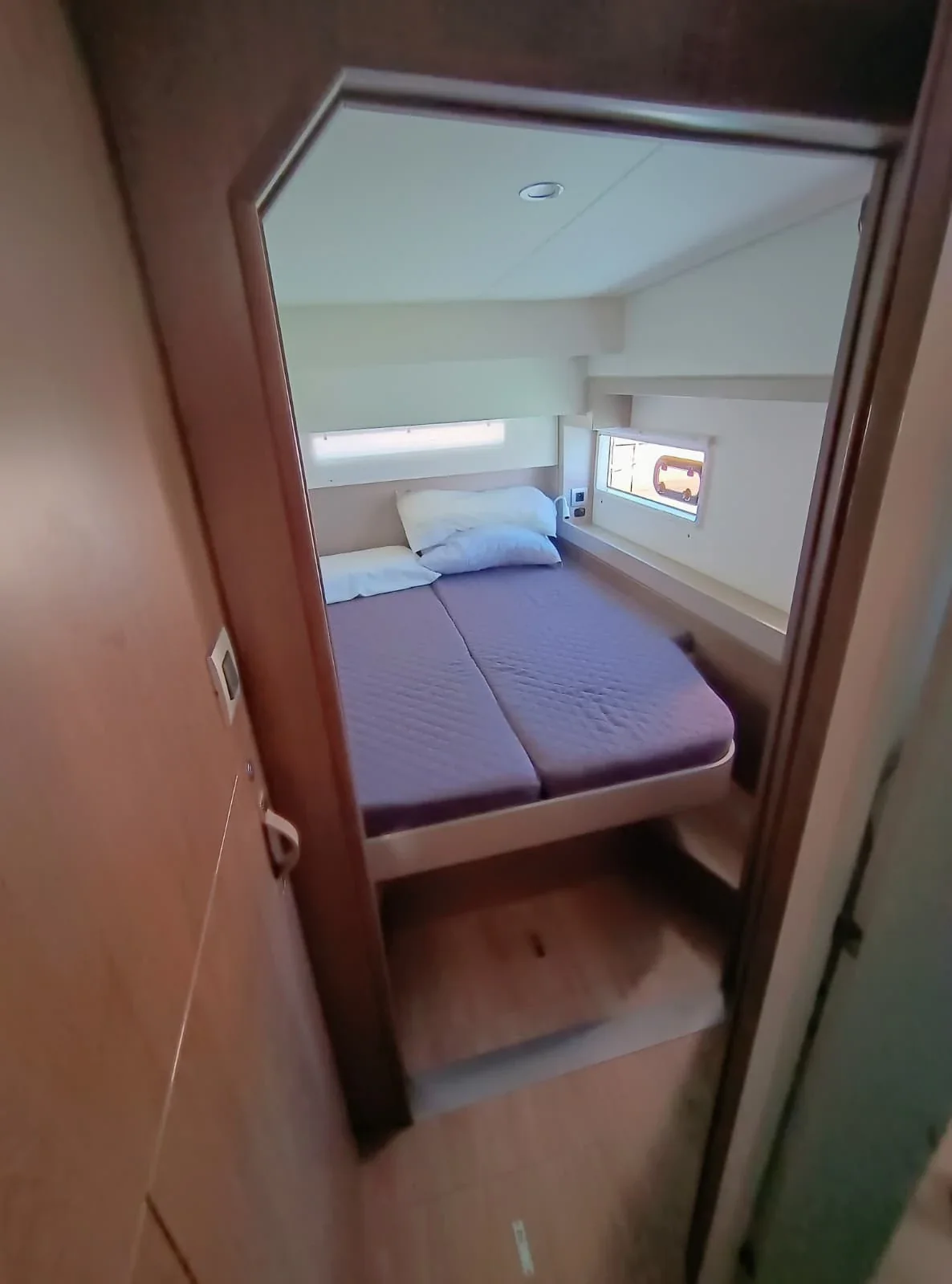 Yacht CATANA Bali 4.2 - Beta