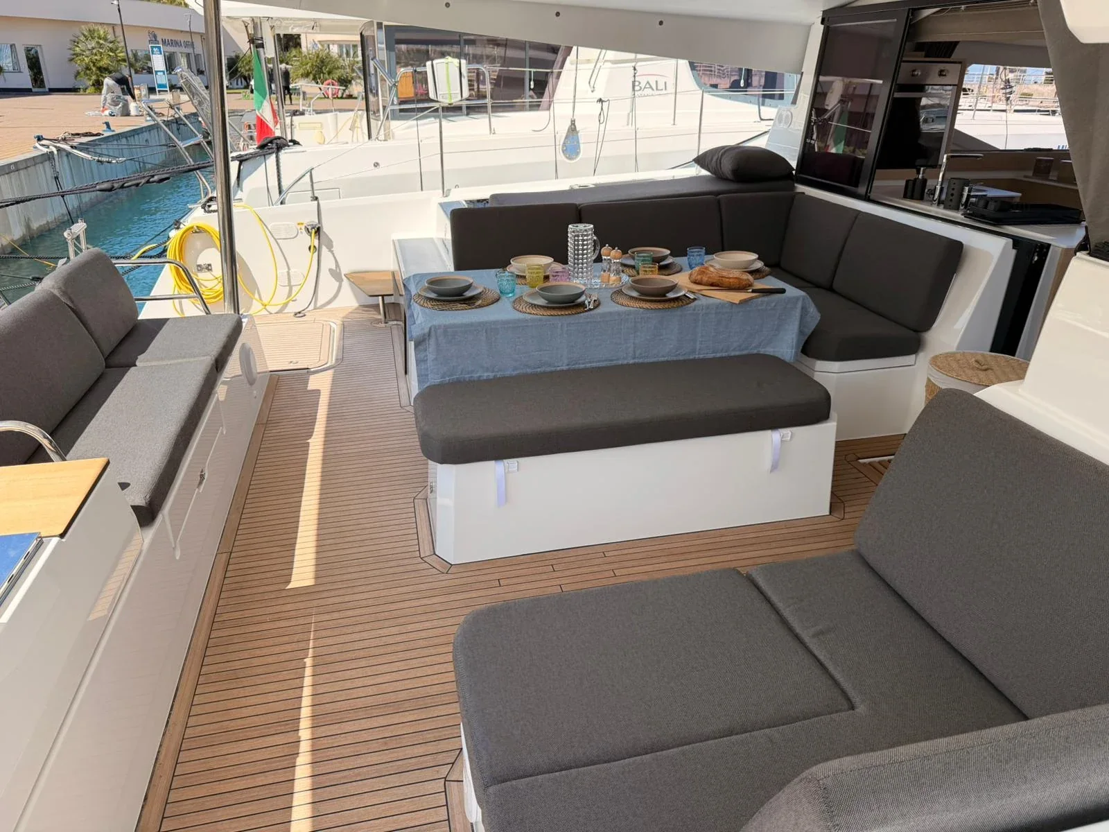 Yacht FOUNTAINE PAJOT Elba 45 - Blu Dolphin - Foto 1