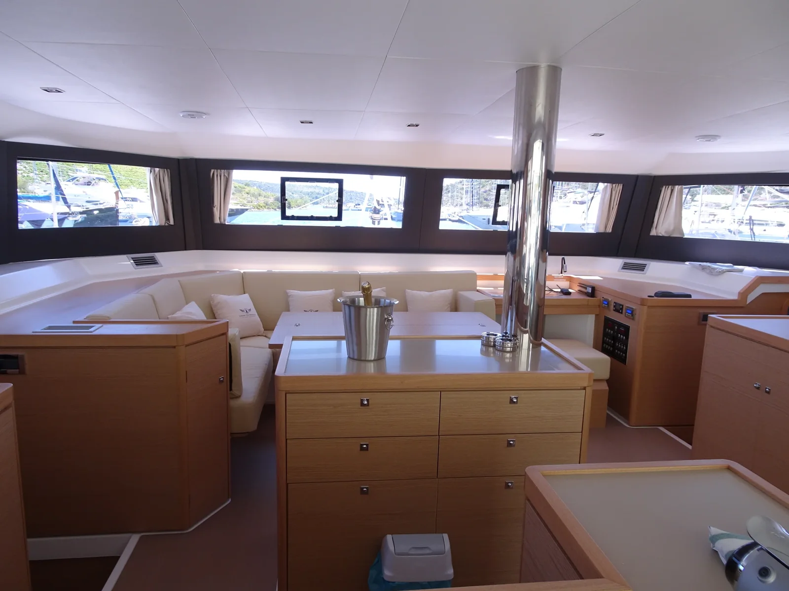 Yacht DUFOUR 48 Catamaran - Sonia - Foto 1