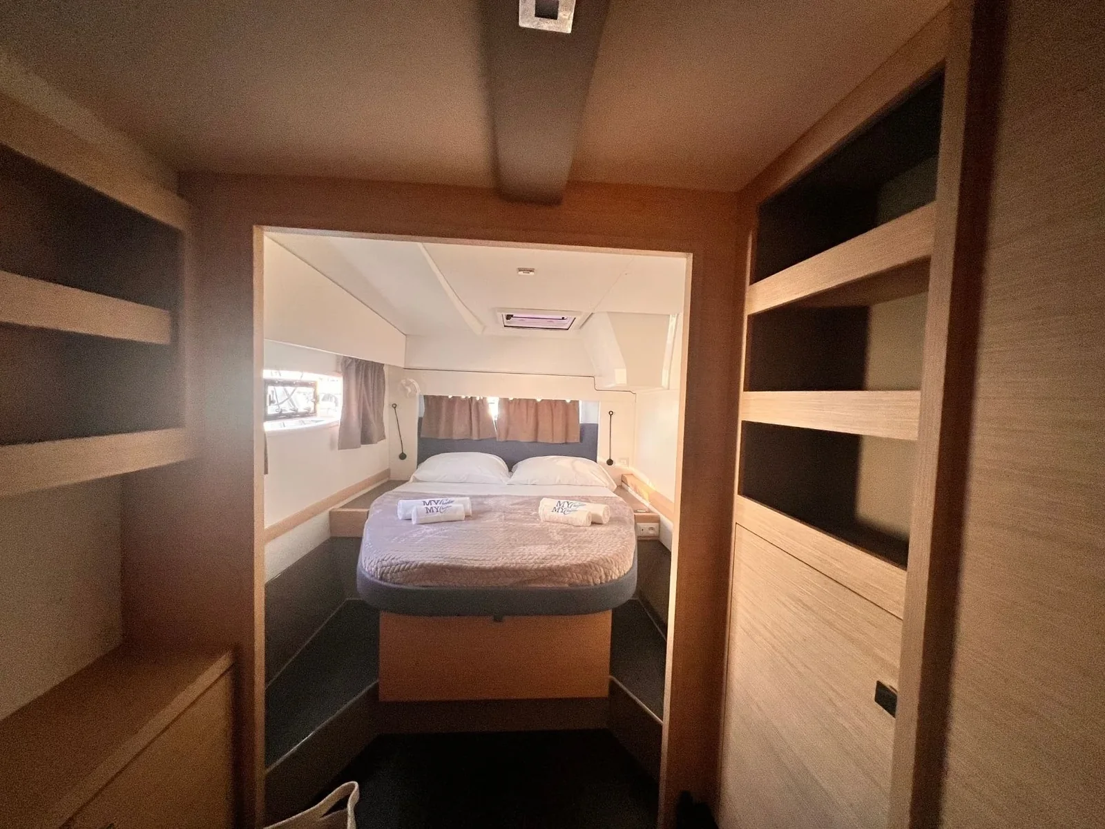 Yacht FOUNTAINE PAJOT Astrea 42 - Bollinger - Foto 1