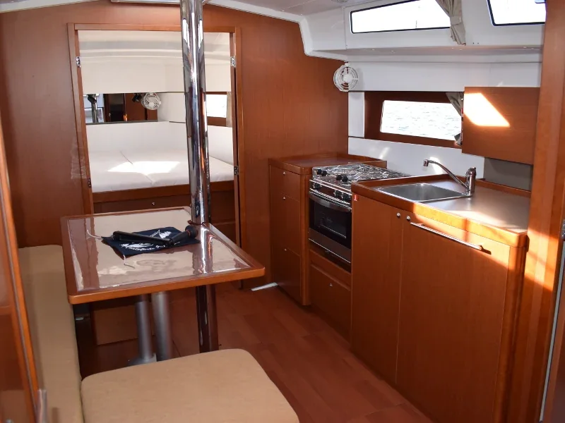 Yacht BENETEAU Oceanis 38 - Ánemos - Foto 1