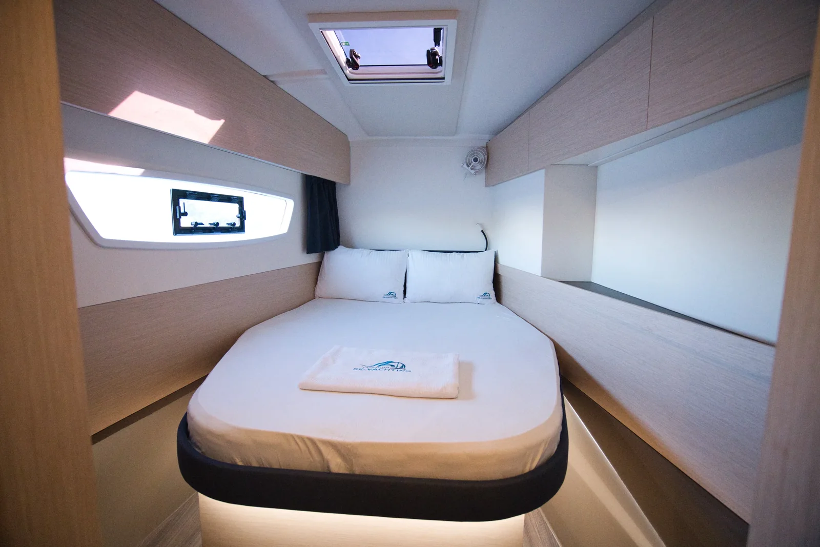 Yacht FOUNTAINE PAJOT Astrea 42 - Adele - Foto 1