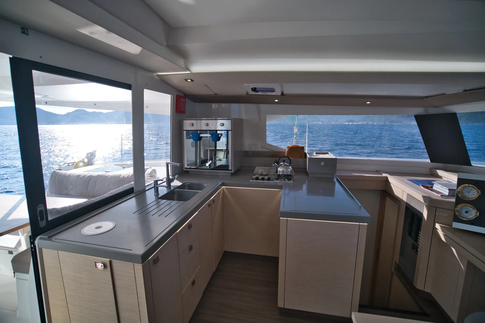 Yacht FOUNTAINE PAJOT Astrea 42 - Adele - Foto 1