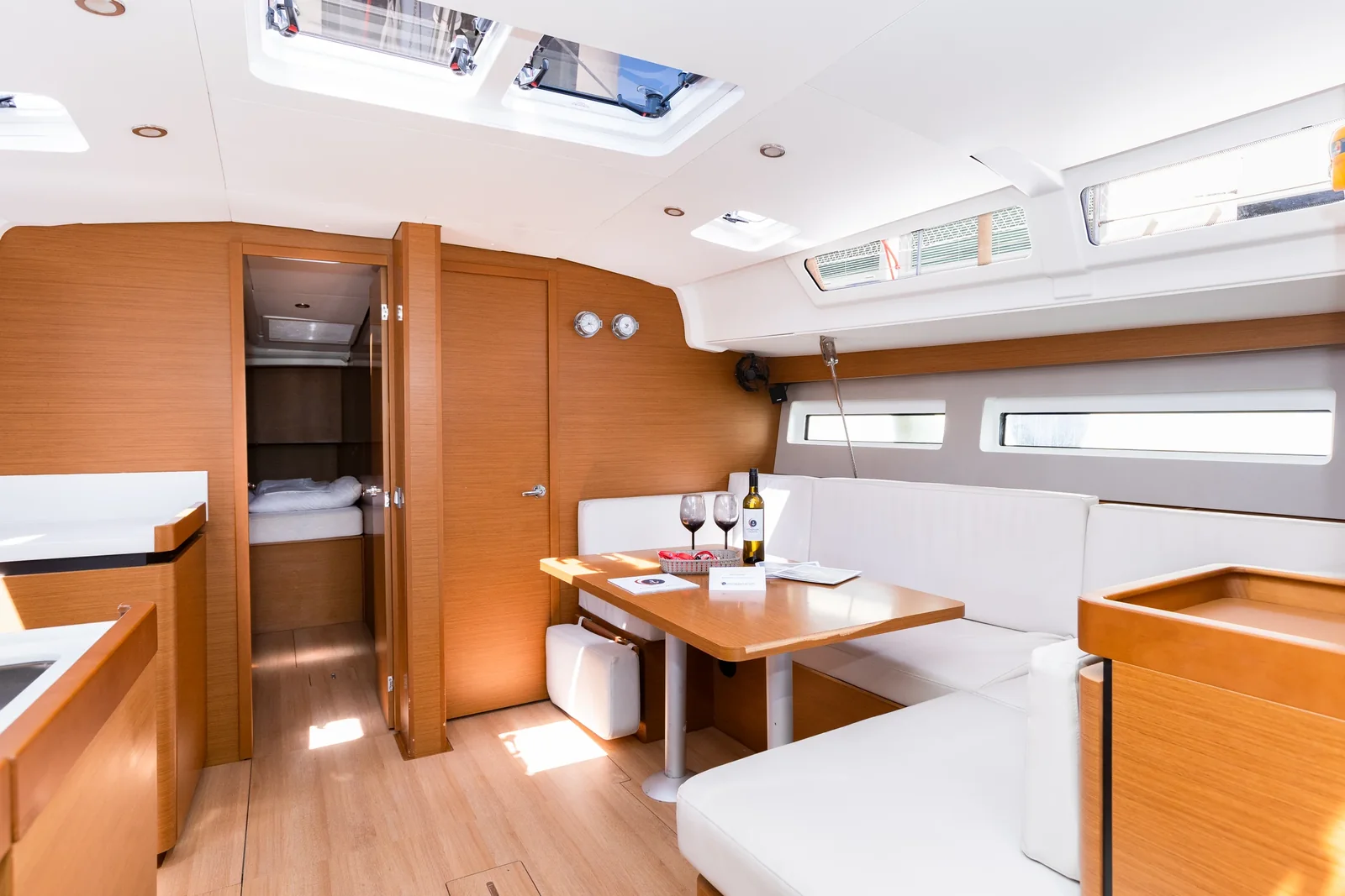 Yacht JEANNEAU Sun Odyssey 490 - Lydia