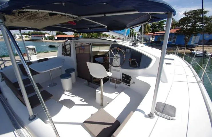 Yacht FOUNTAINE PAJOT Athena 38 - La Perla - Foto 1