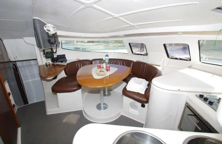 Yacht FOUNTAINE PAJOT Athena 38 - La Perla - Foto 1