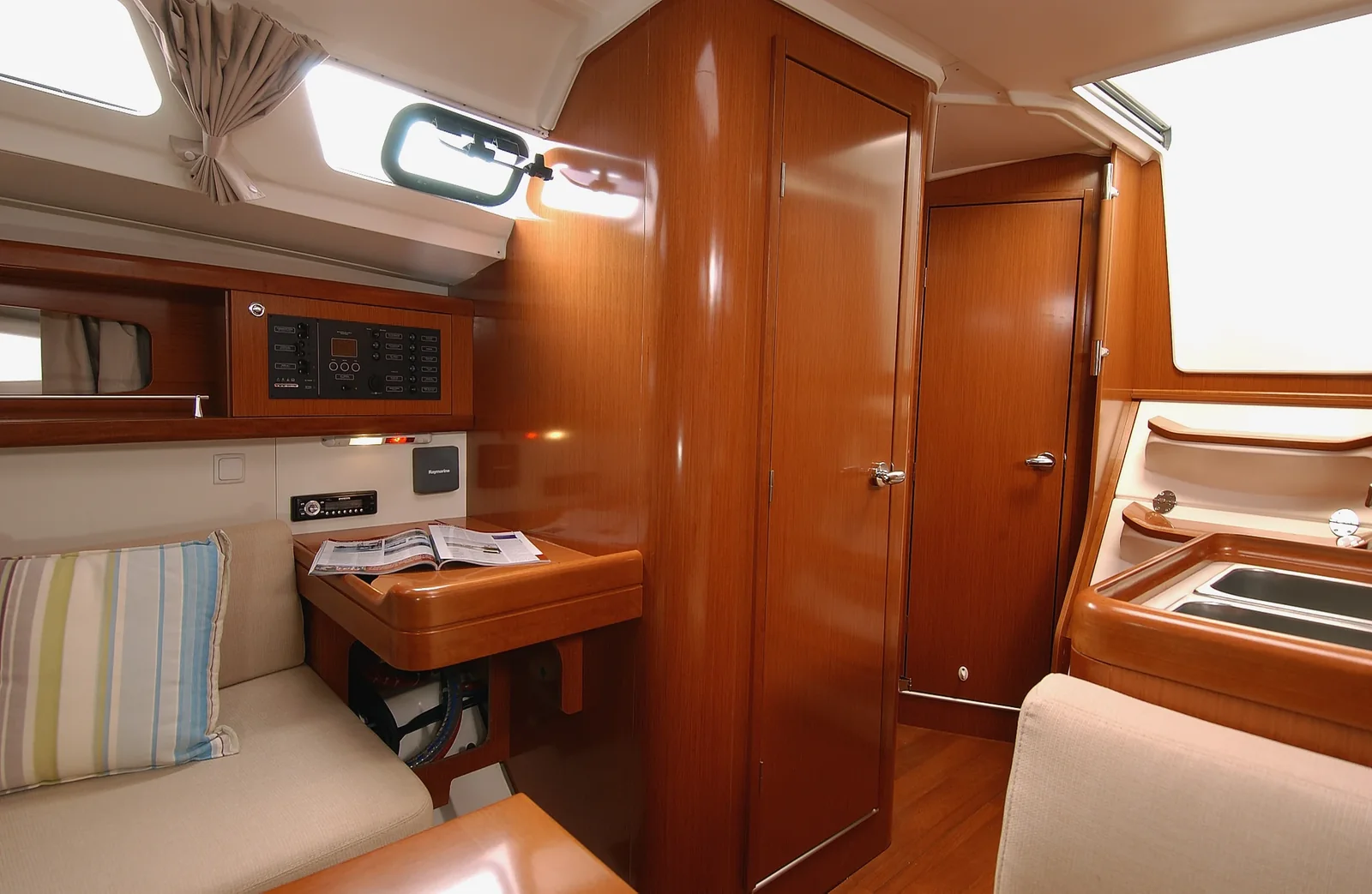 Yacht BENETEAU Oceanis 34 - Fun Five - Foto 1
