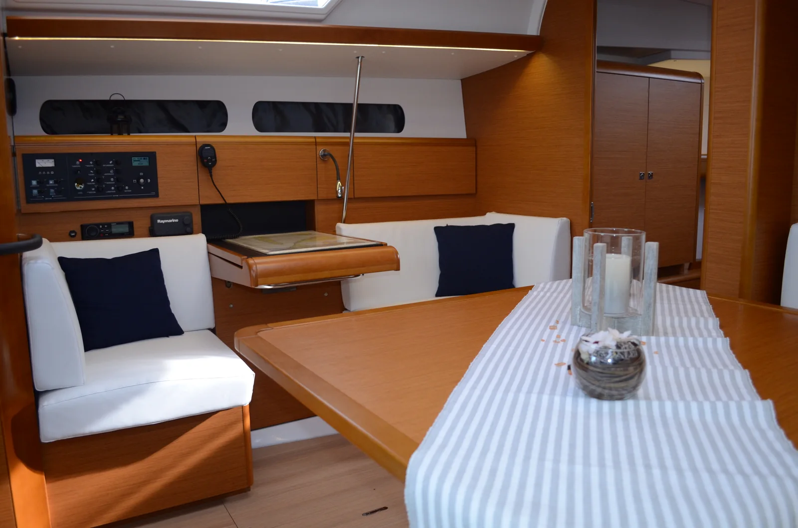 Yacht JEANNEAU Sun Odyssey 419 - Luka Ploče - Foto 12