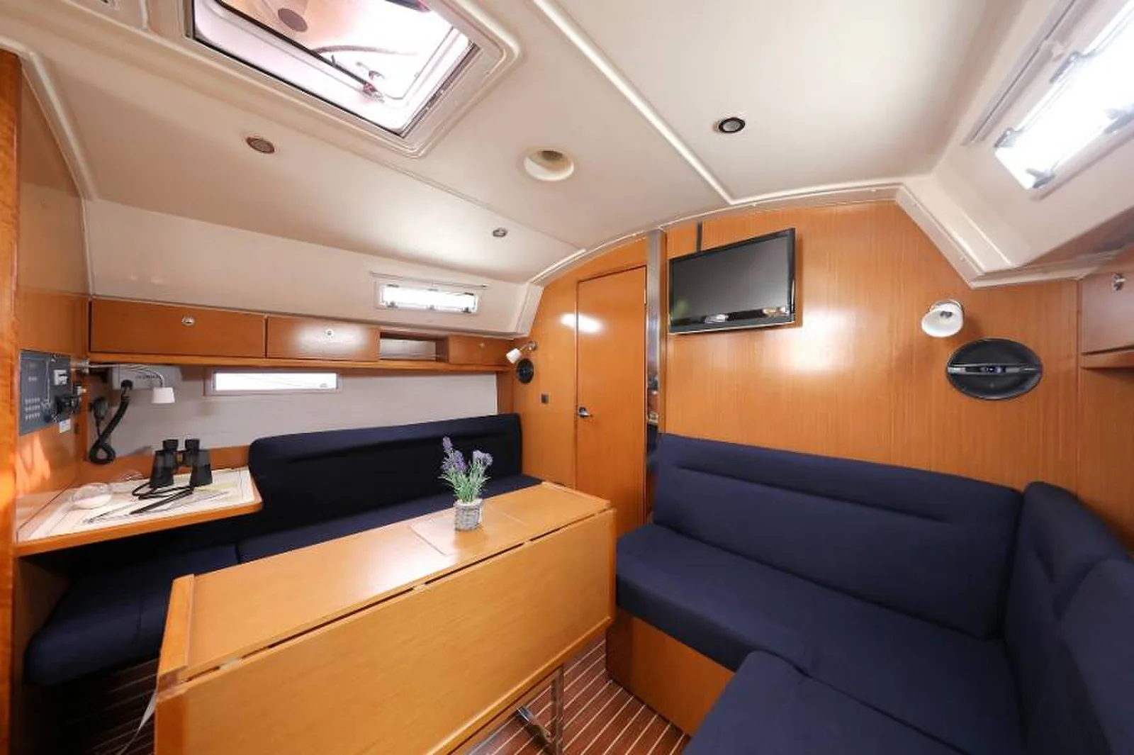 Yacht BAVARIA Cruiser 36 - Nemo