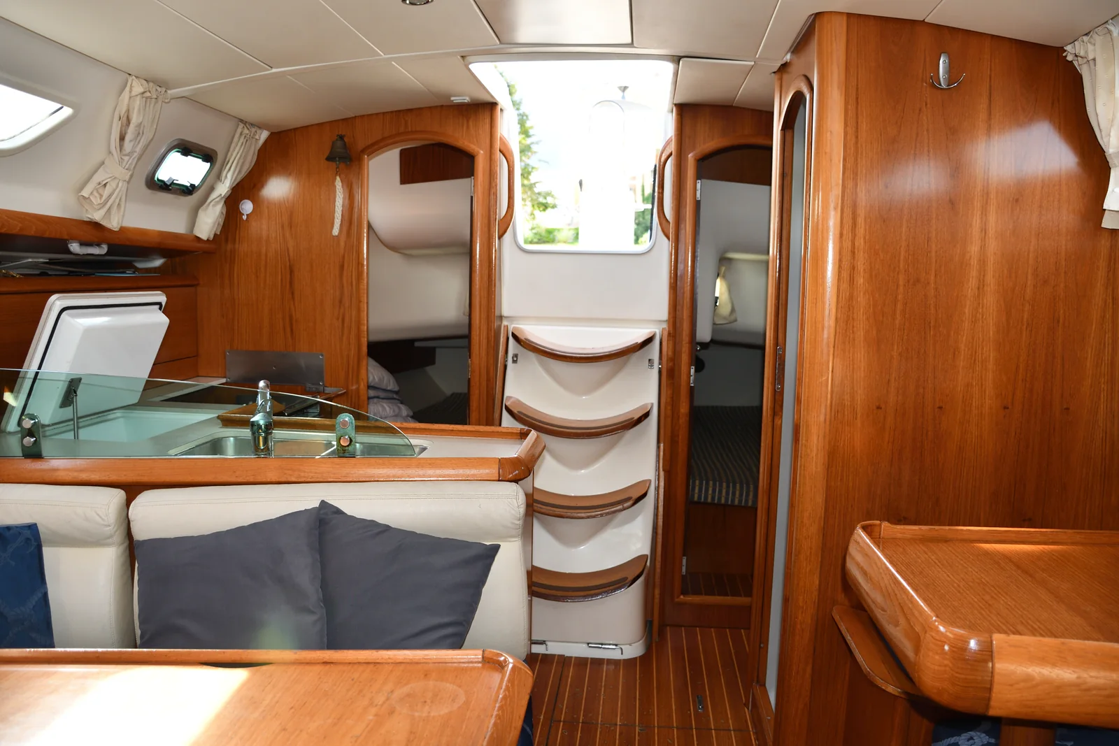 Yacht JEANNEAU Sun Odyssey 37 - Bonaca