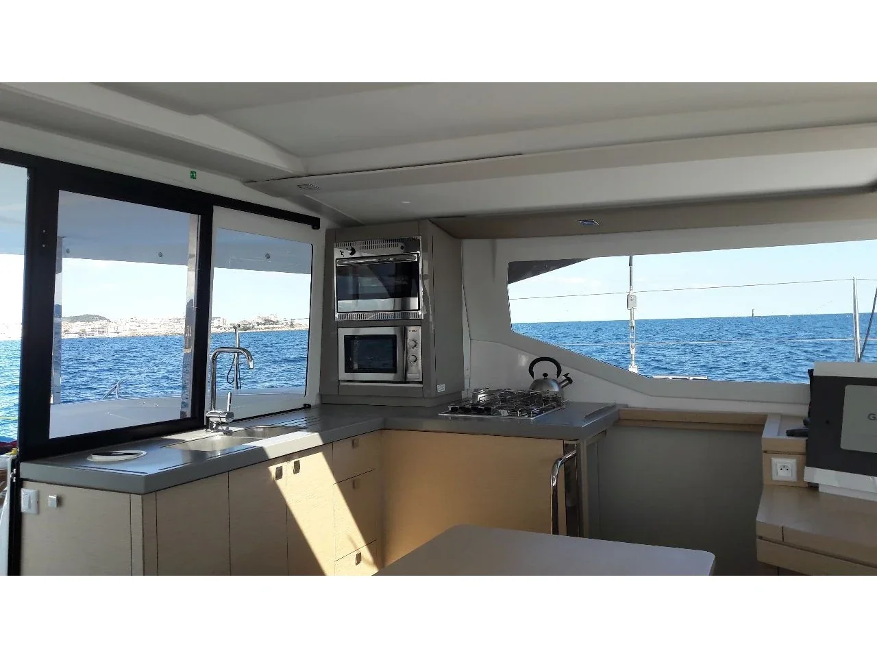 Yacht FOUNTAINE PAJOT Lucia 40 - Ginesta - Foto 3