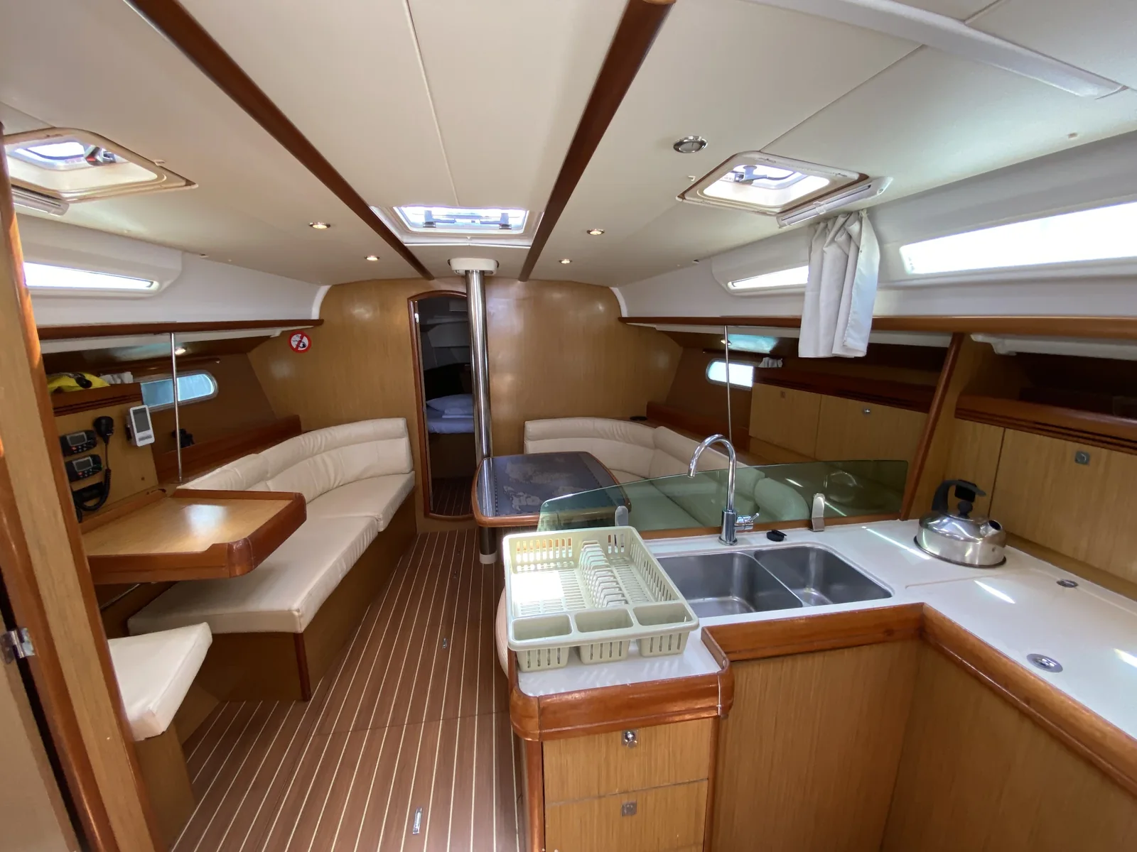 Yacht JEANNEAU Sun Odyssey 42i - Imagine - Foto 1
