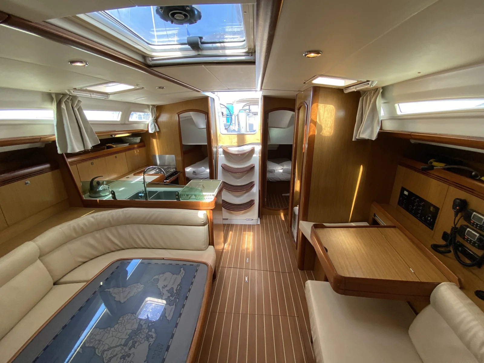Yacht JEANNEAU Sun Odyssey 42i - Imagine - Foto 1
