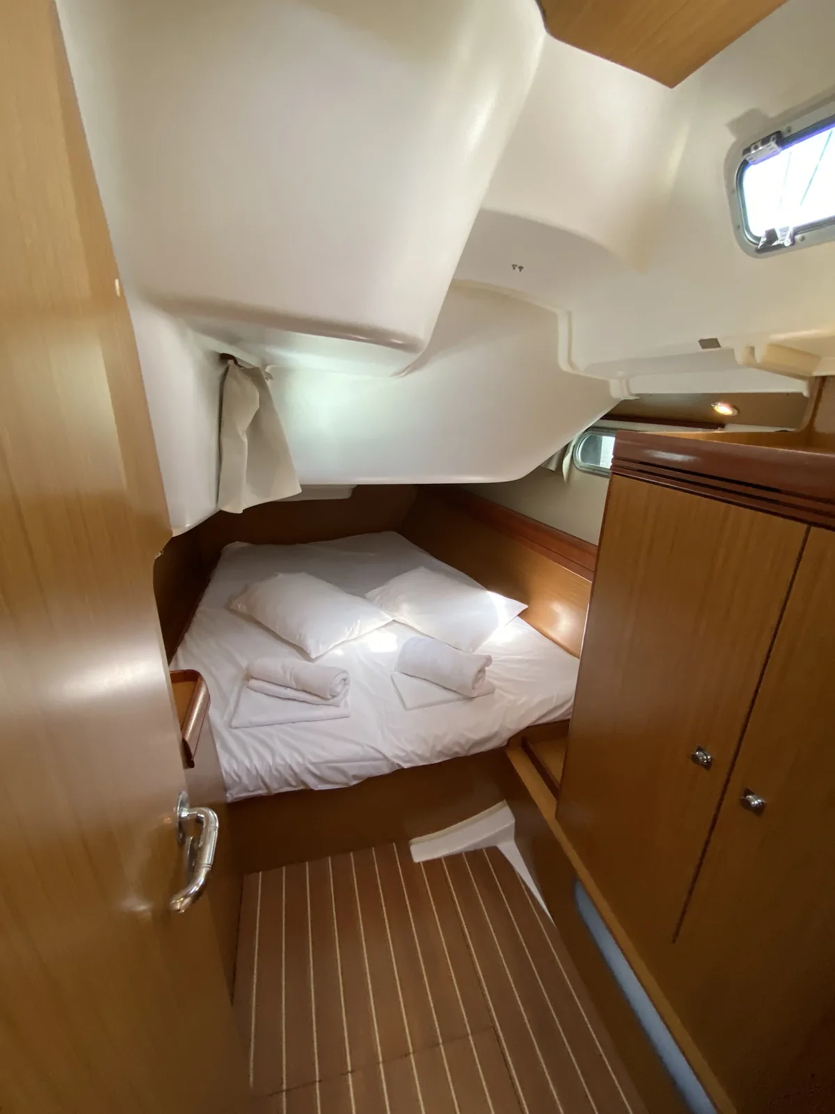 Yacht JEANNEAU Sun Odyssey 42i - Imagine - Foto 1