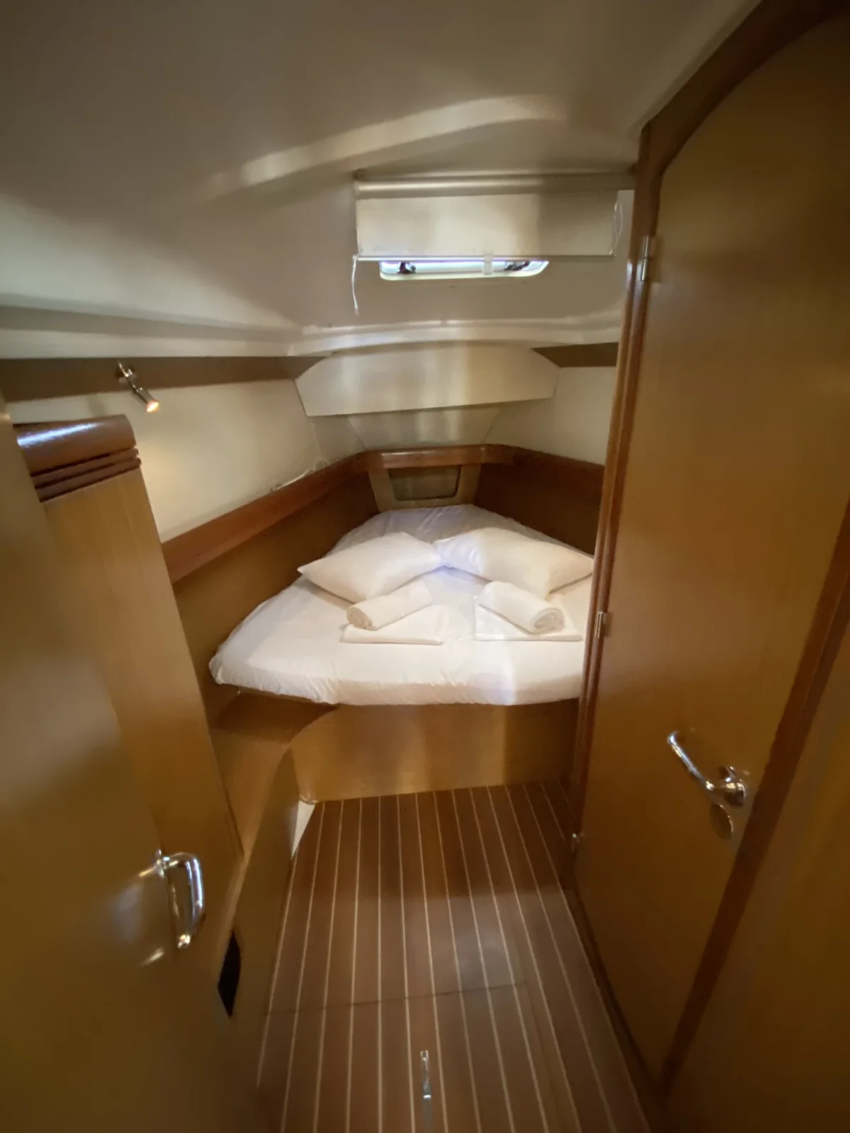 Yacht JEANNEAU Sun Odyssey 42i - Imagine - Foto 1