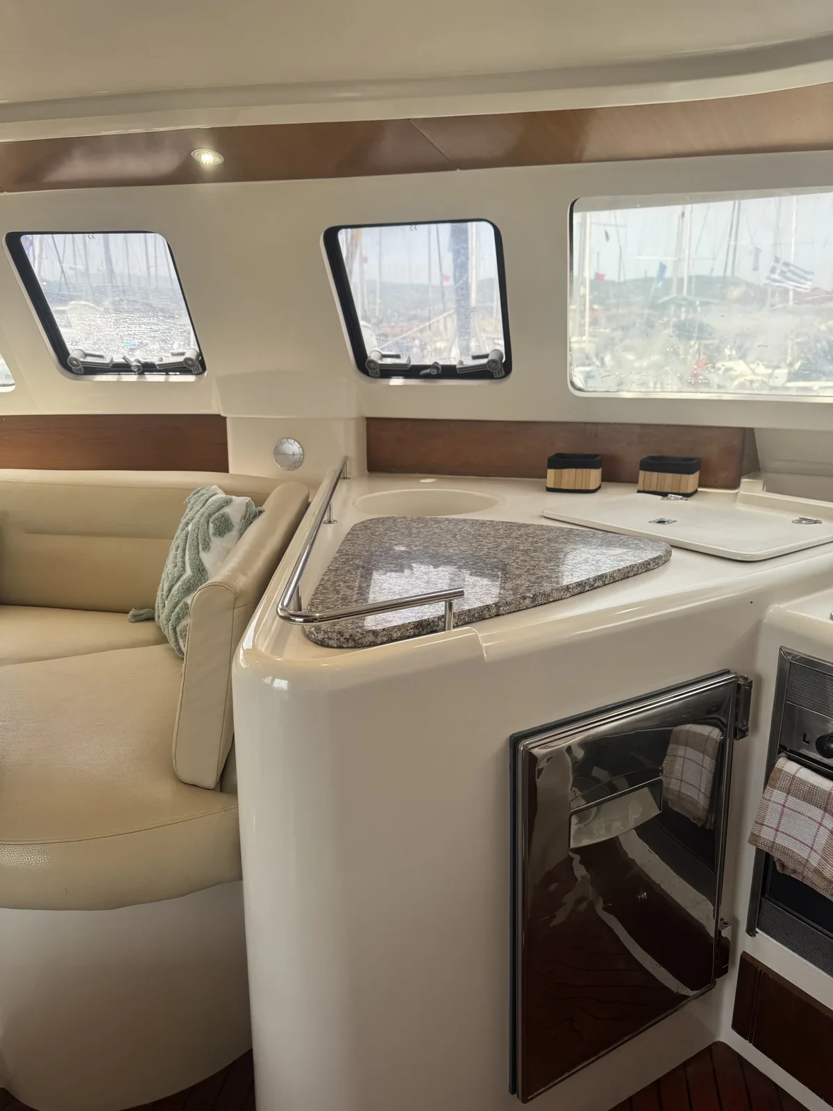Yacht FOUNTAINE PAJOT Belize 43 - Artemis K - Foto 1