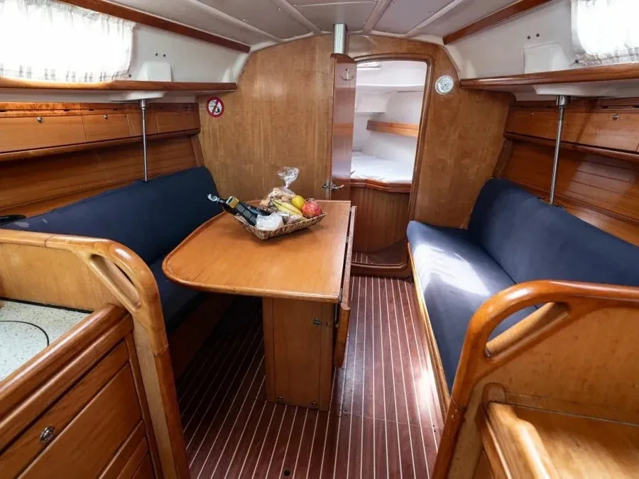 Yacht BAVARIA 30 Cruiser - Mojito